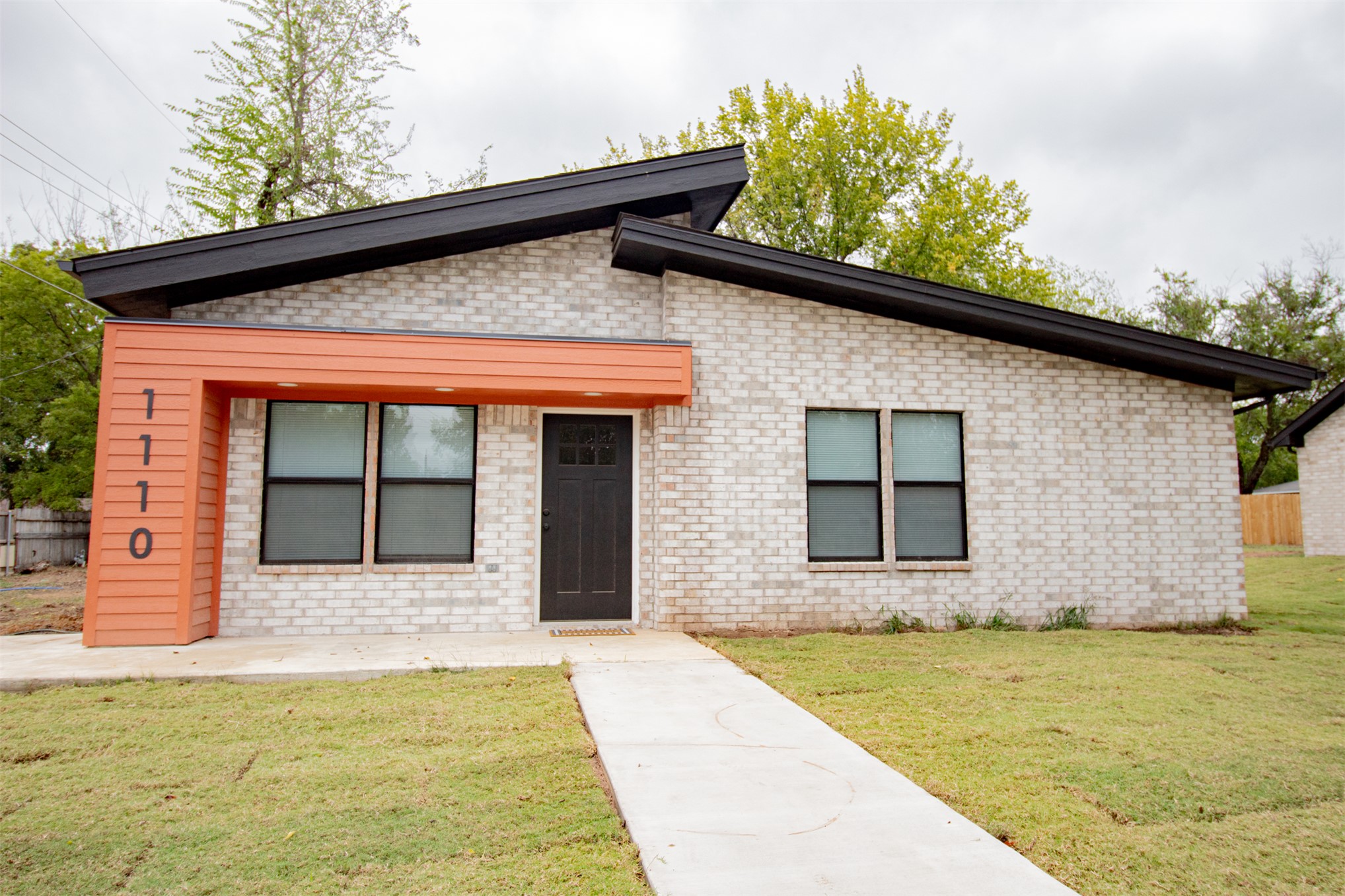 1110 W Mulberry Property Photo 4