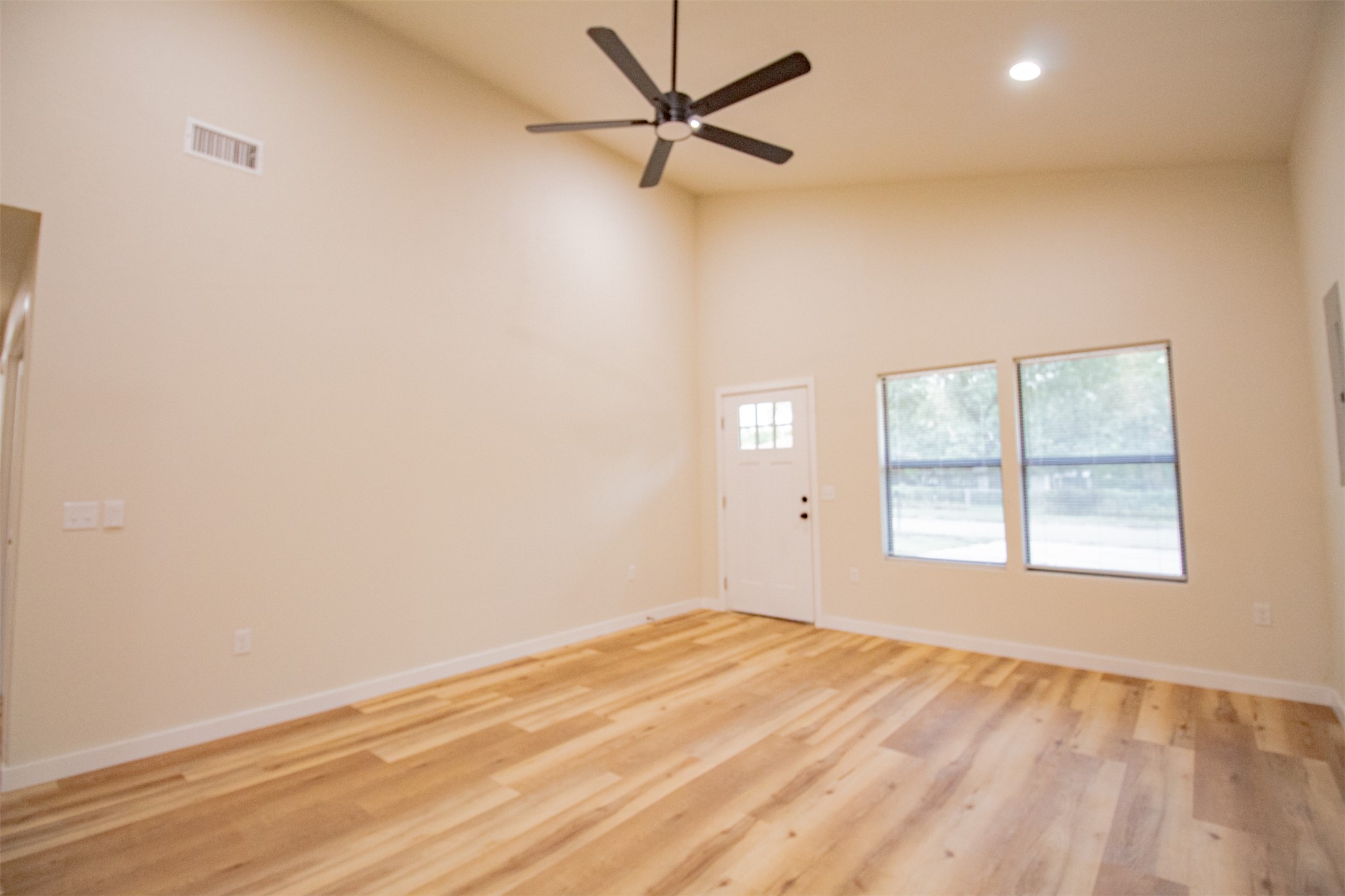 1110 W Mulberry Property Photo 5