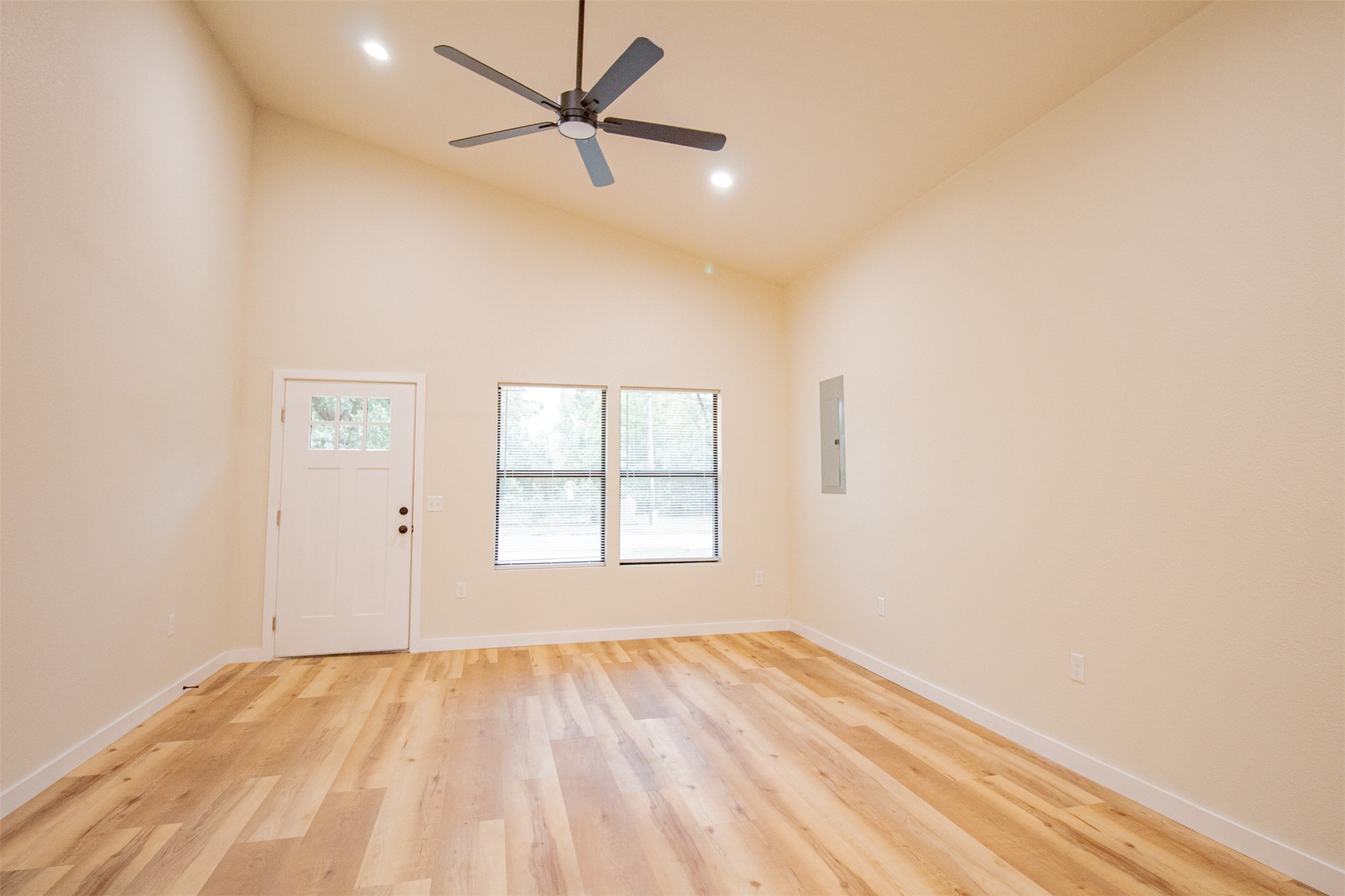1110 W Mulberry Property Photo 6