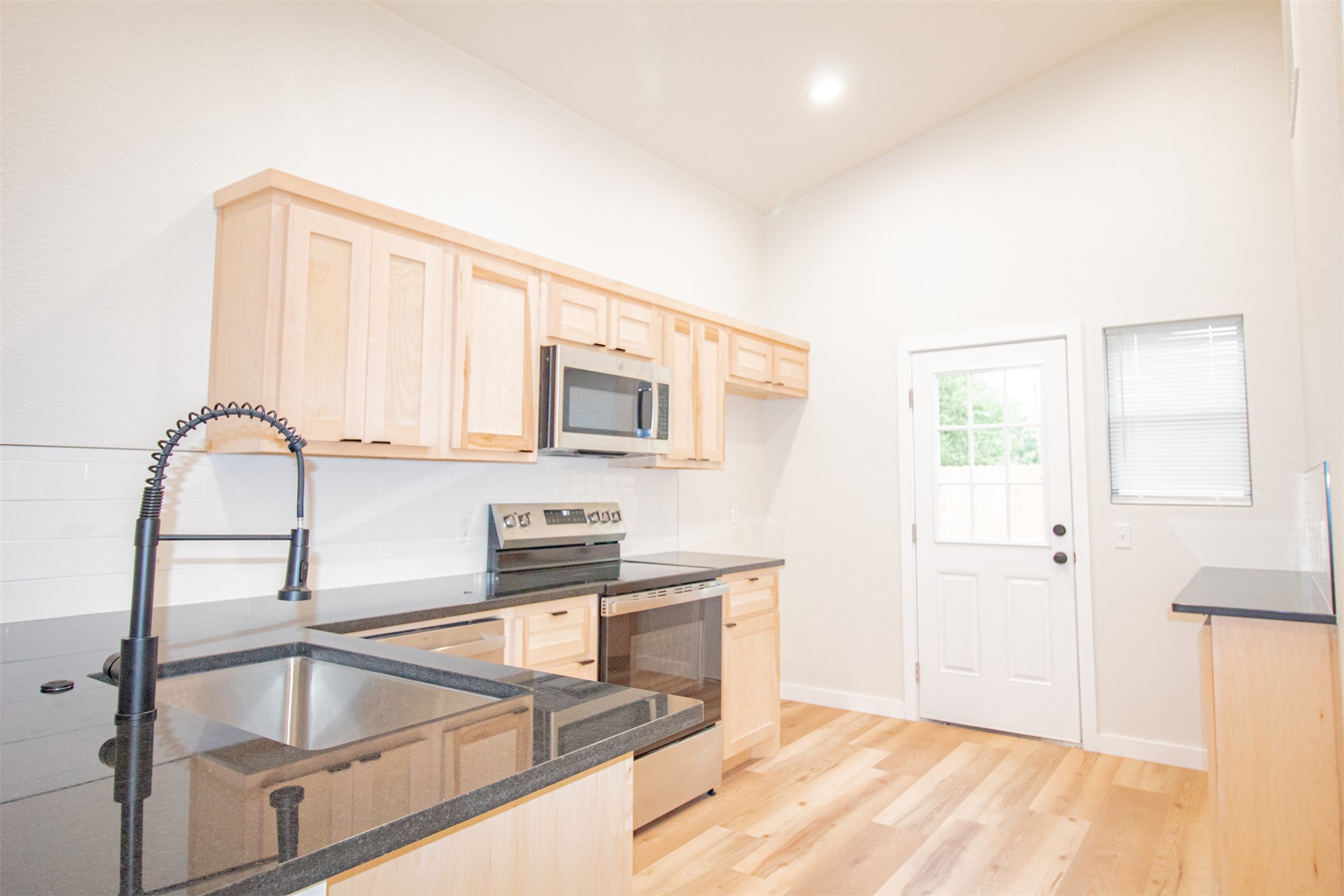 1110 W Mulberry Property Photo 7