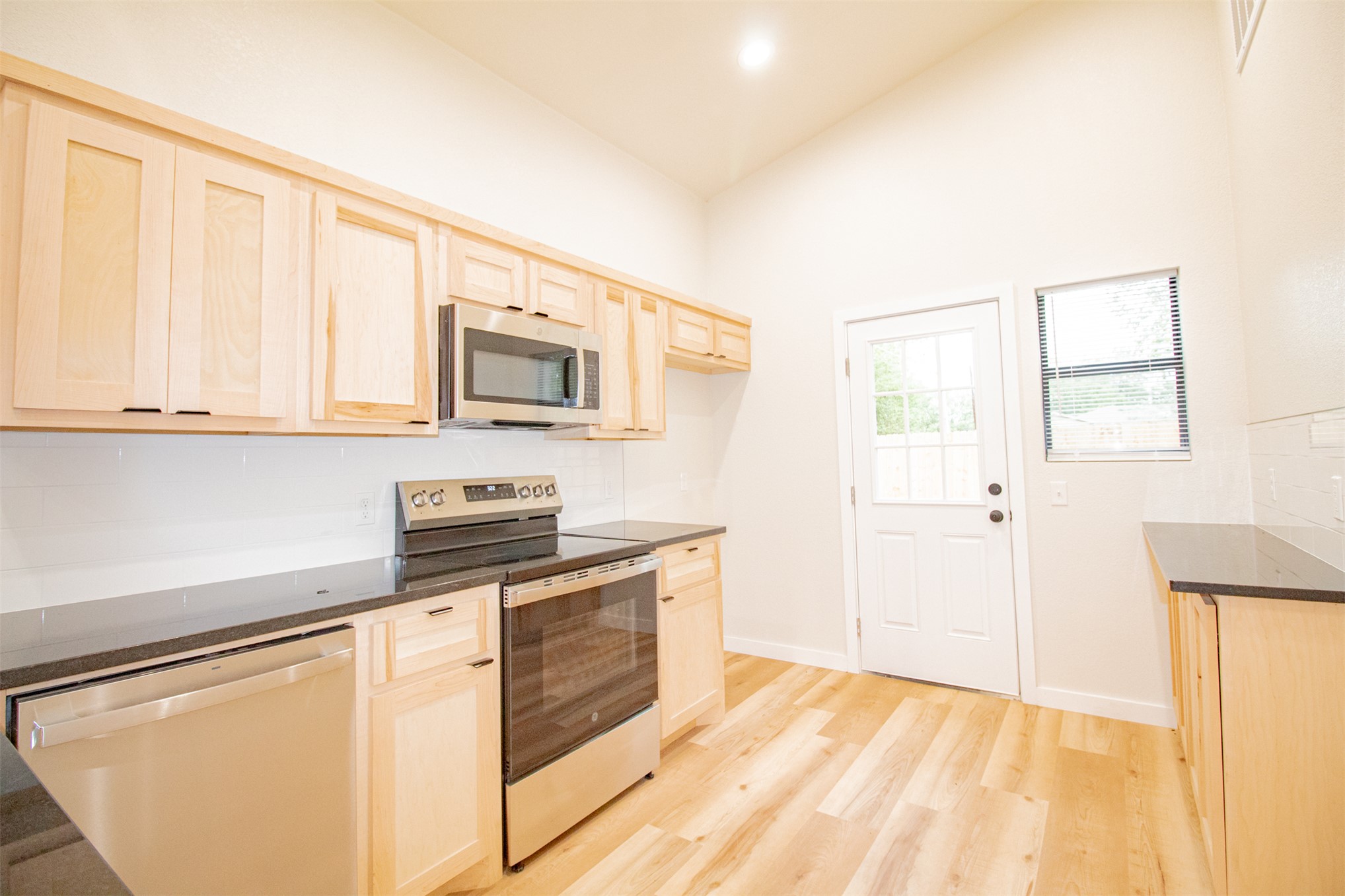 1110 W Mulberry Property Photo 9