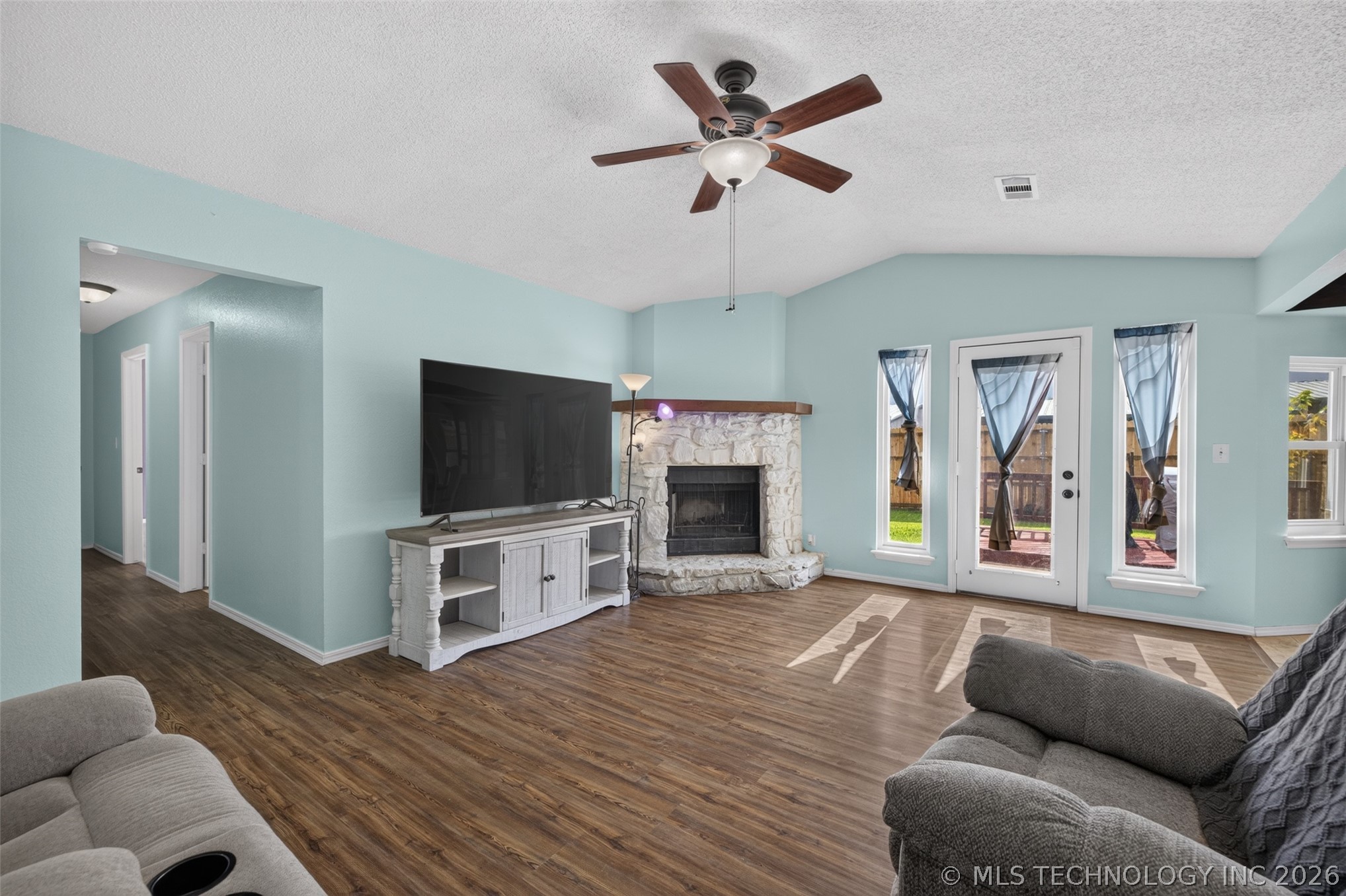 14057 S Poplar Place Property Photo 6