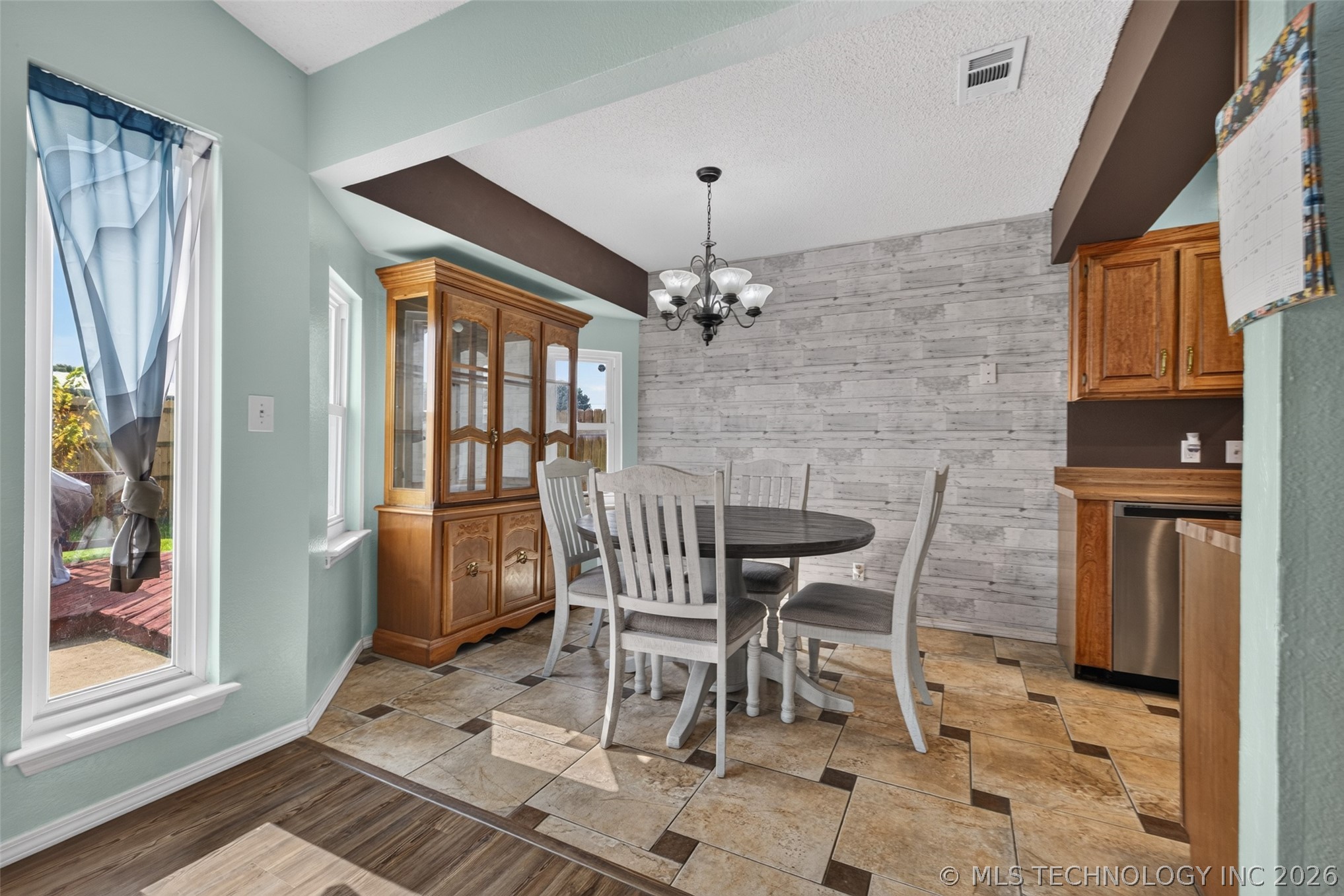 14057 S Poplar Place Property Photo 9