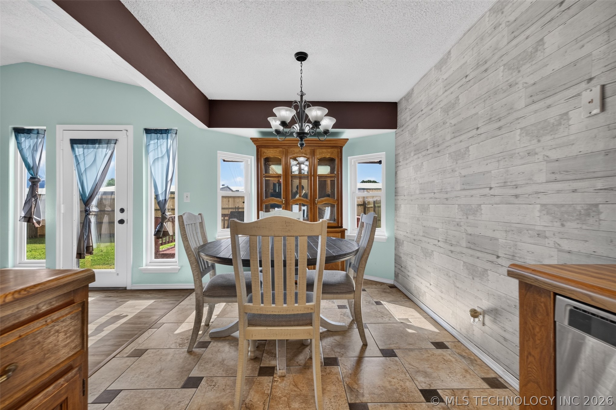 14057 S Poplar Place Property Photo 10