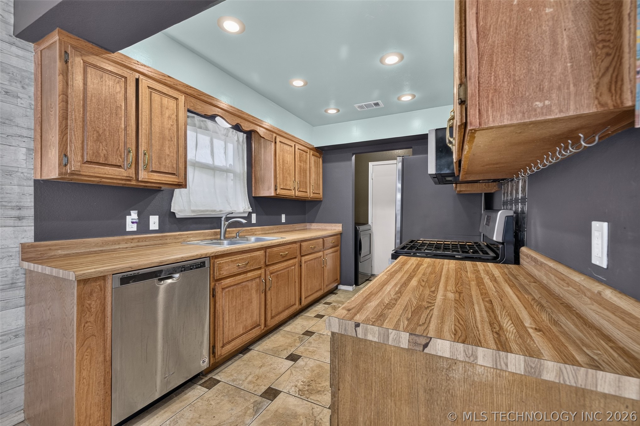 14057 S Poplar Place Property Photo 11
