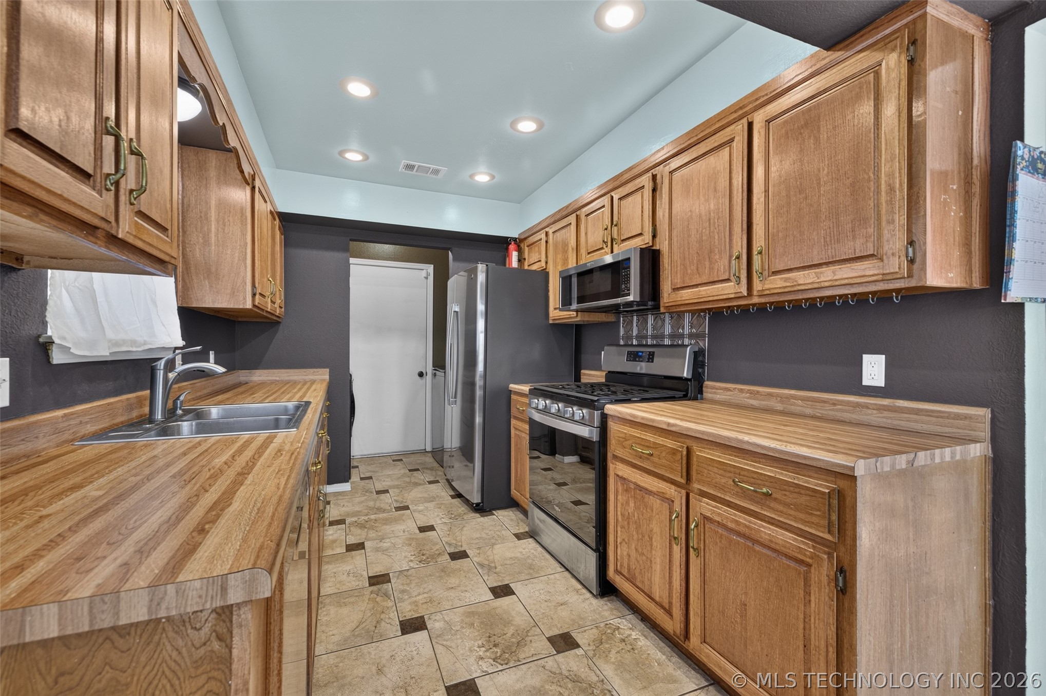 14057 S Poplar Place Property Photo 12