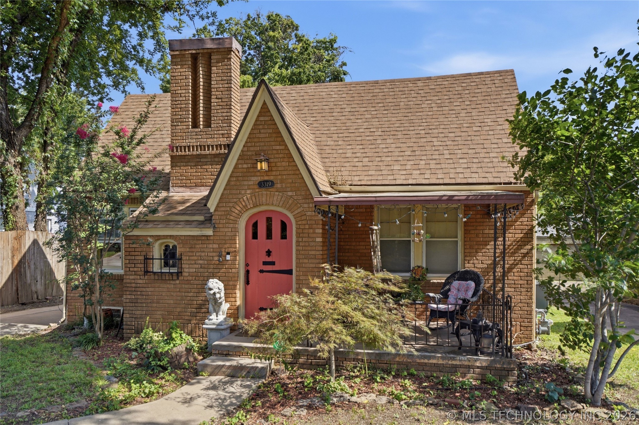 3319 E 8th Street Property Photo 2