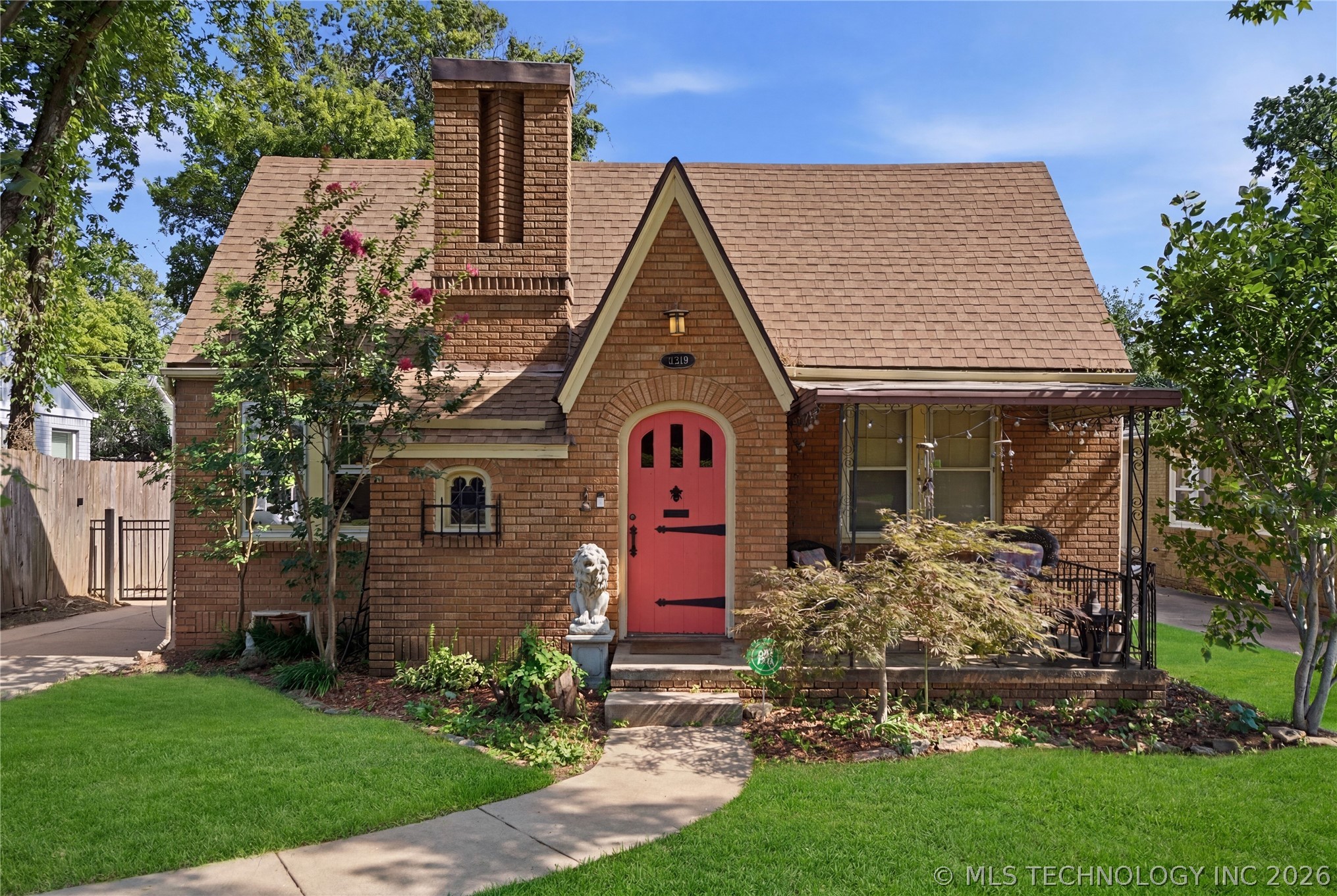 3319 E 8th Street Property Photo 4