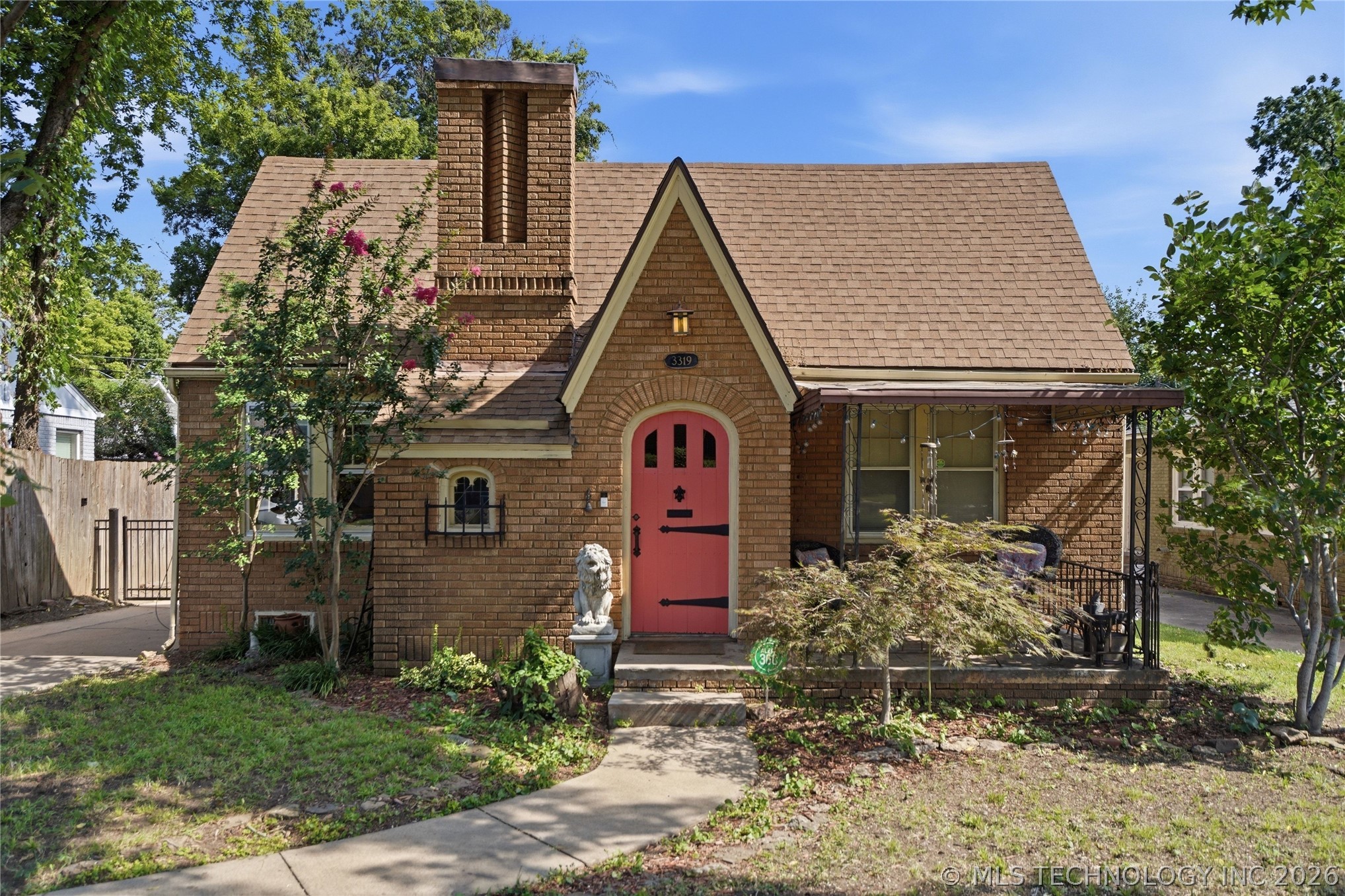 3319 E 8th Street Property Photo 5