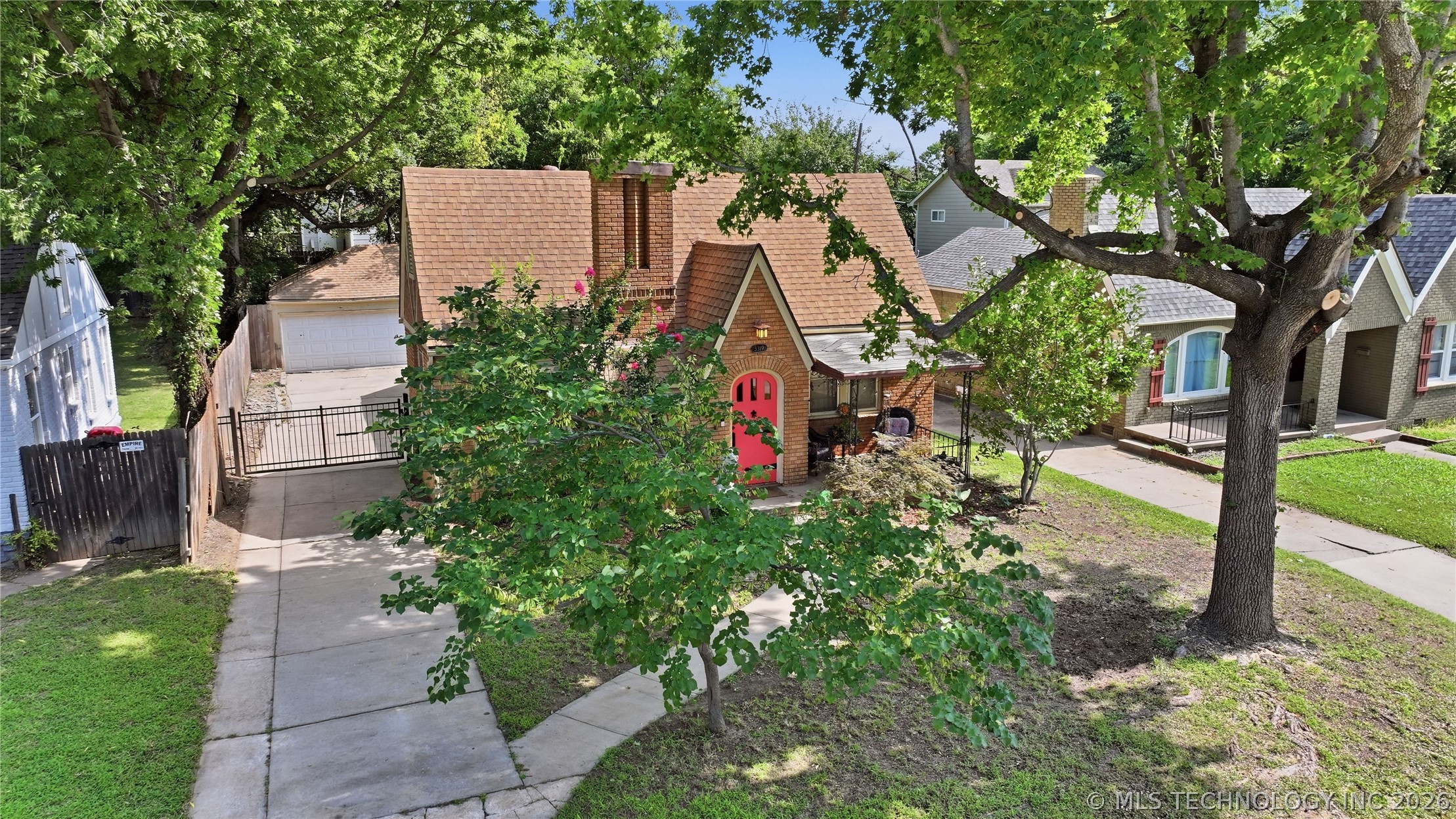 3319 E 8th Street Property Photo 6