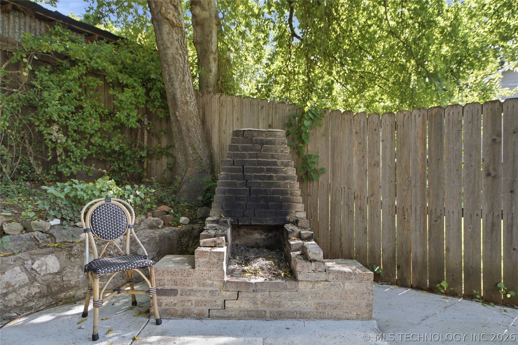3319 E 8th Street Property Photo 34