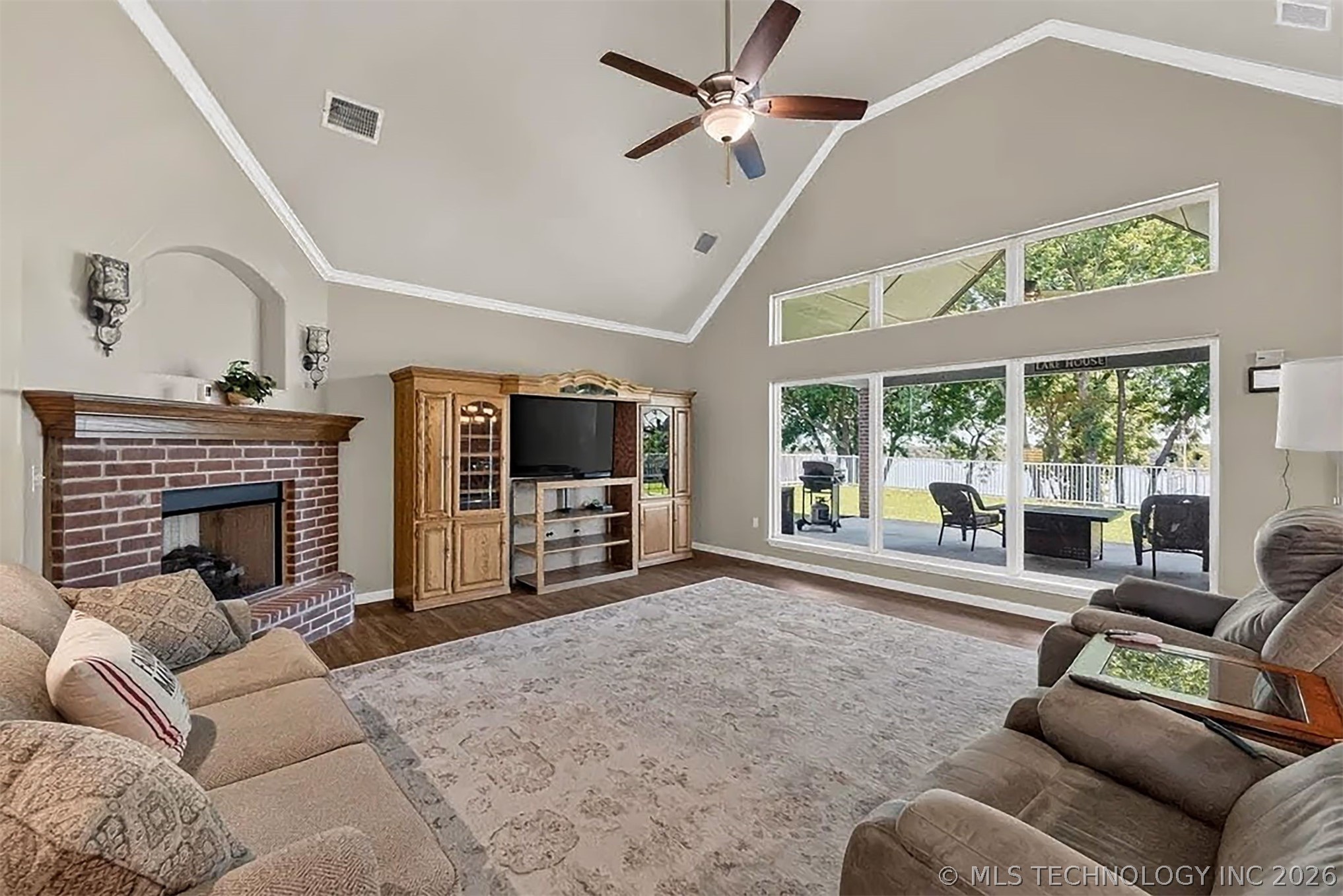 7 Foxwood Property Photo 4
