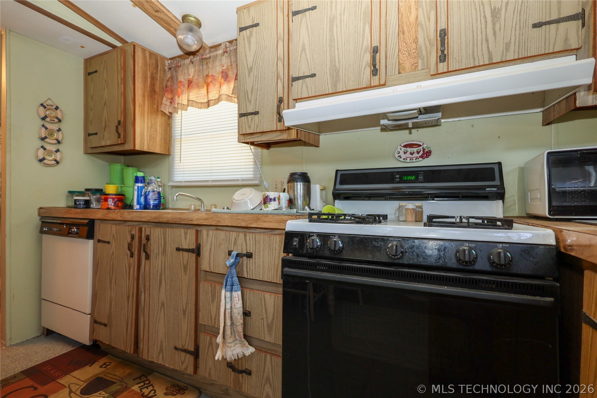 2766 Creek Property Photo 13