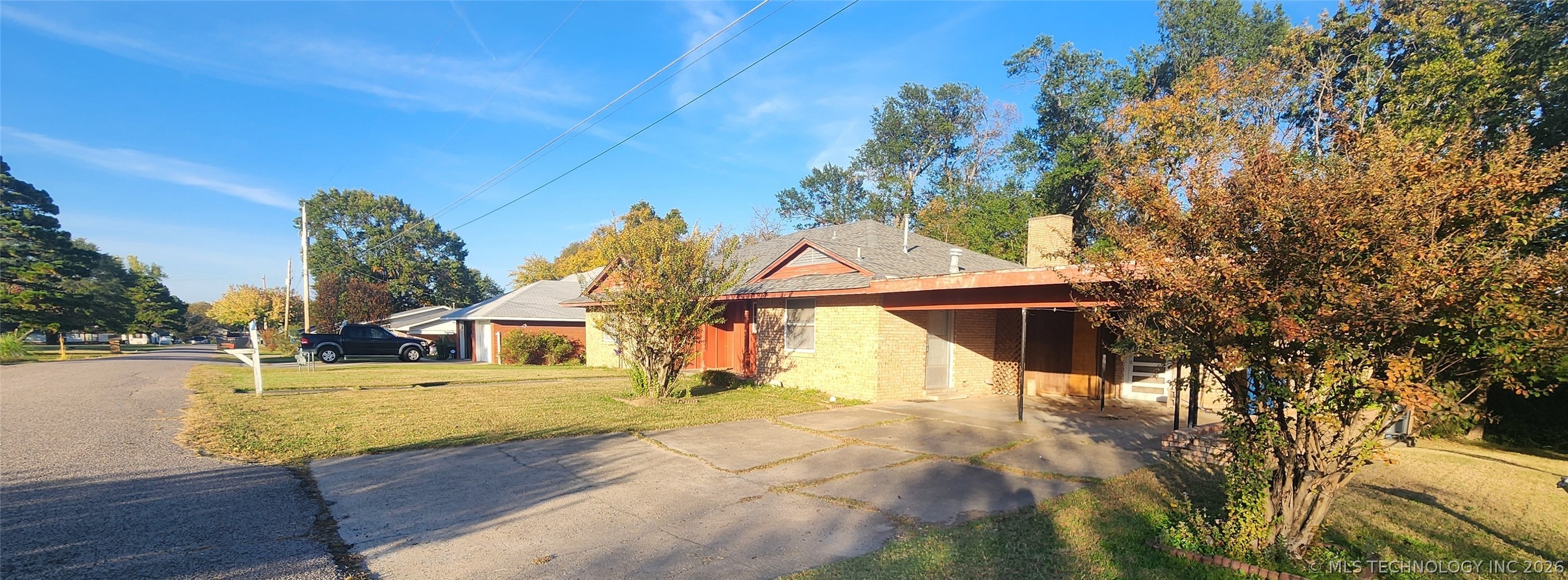 1672 S Velma Avenue Property Photo 2