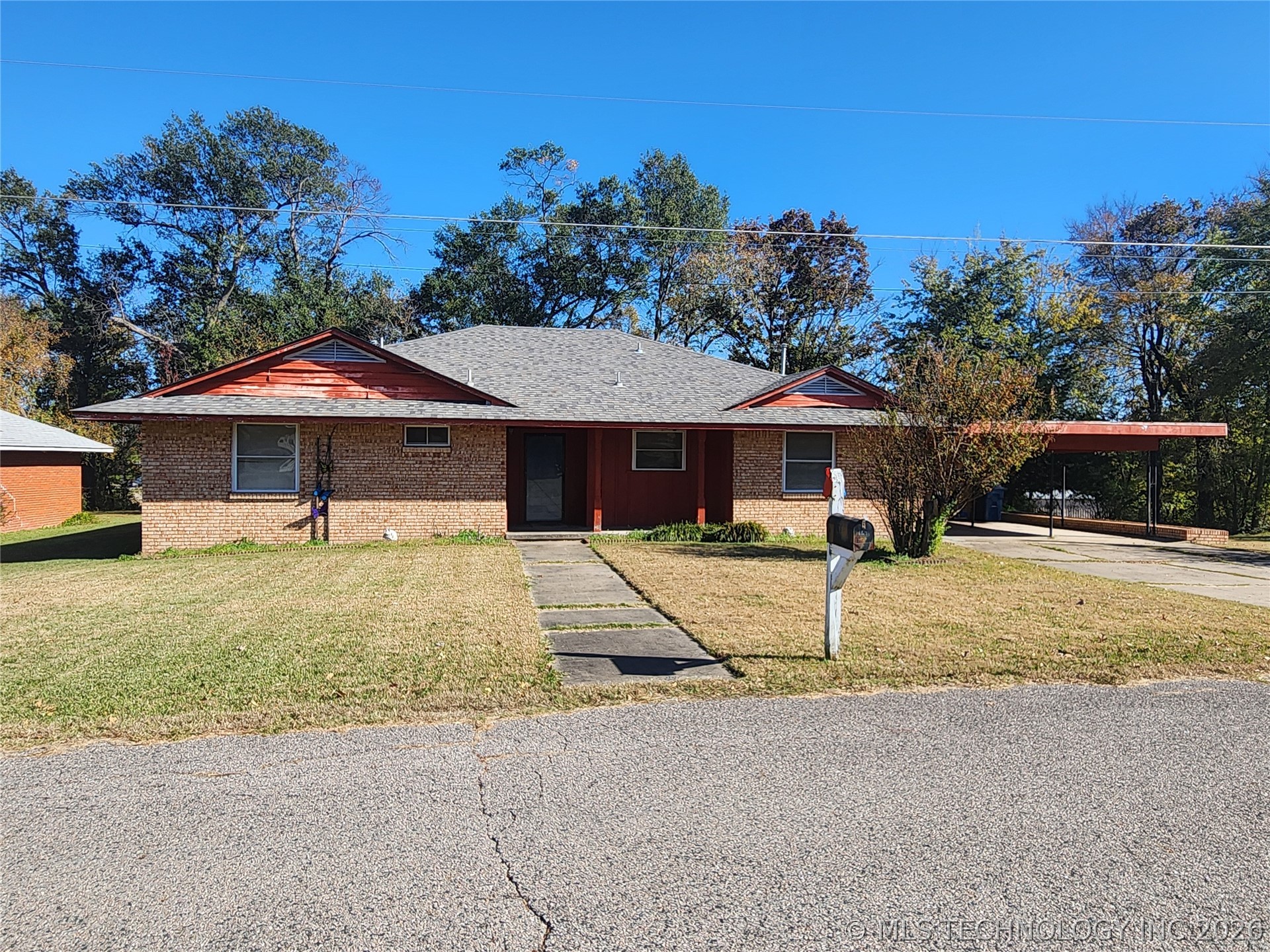 1672 S Velma Avenue Property Photo 3