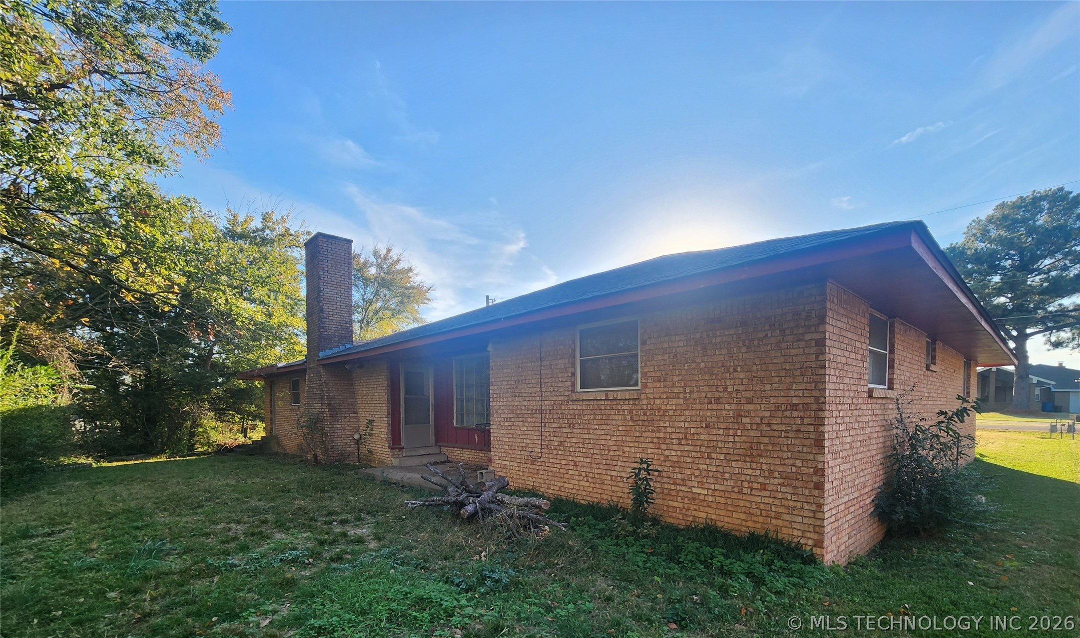 1672 S Velma Avenue Property Photo 4