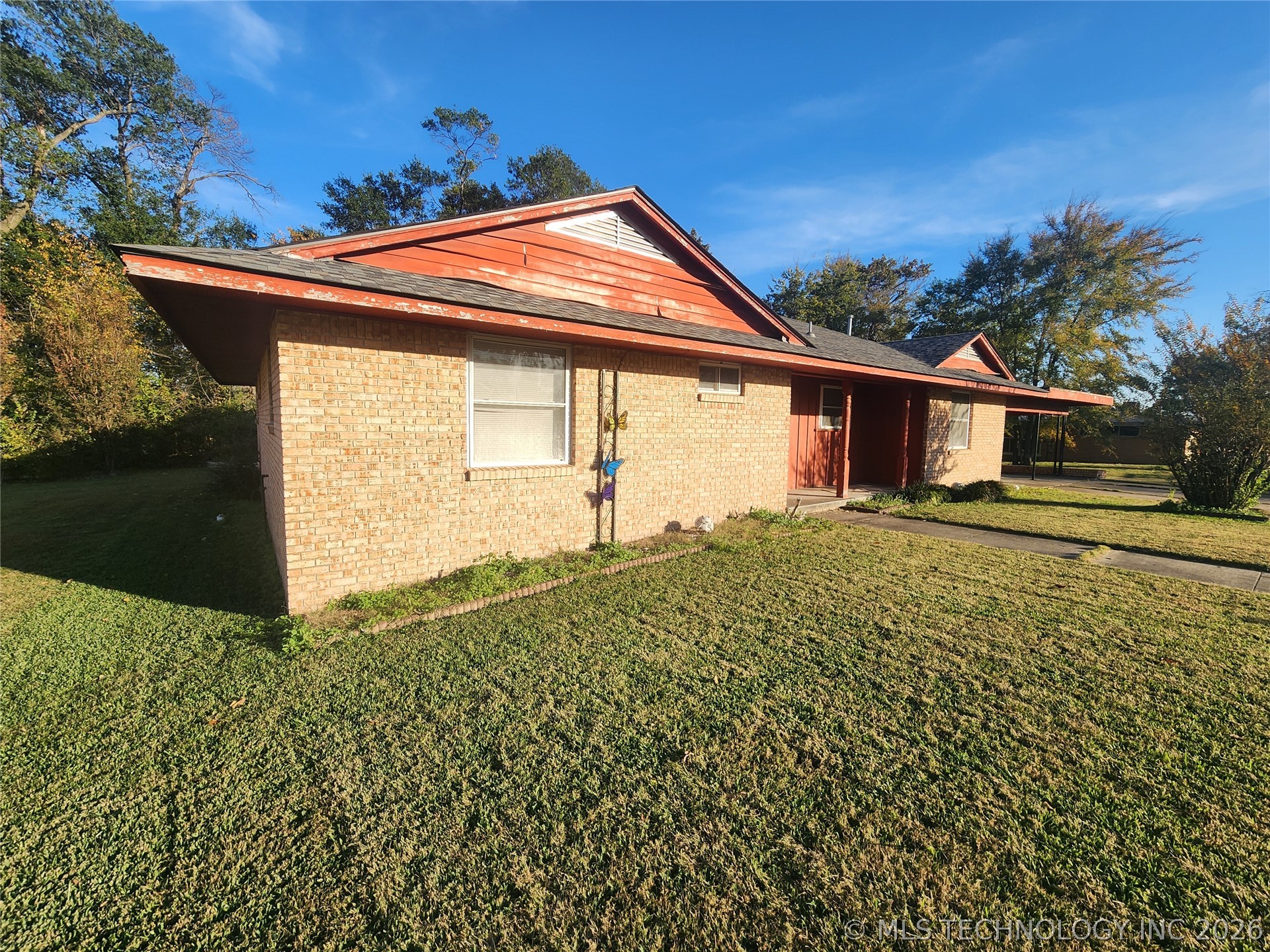 1672 S Velma Avenue Property Photo 13
