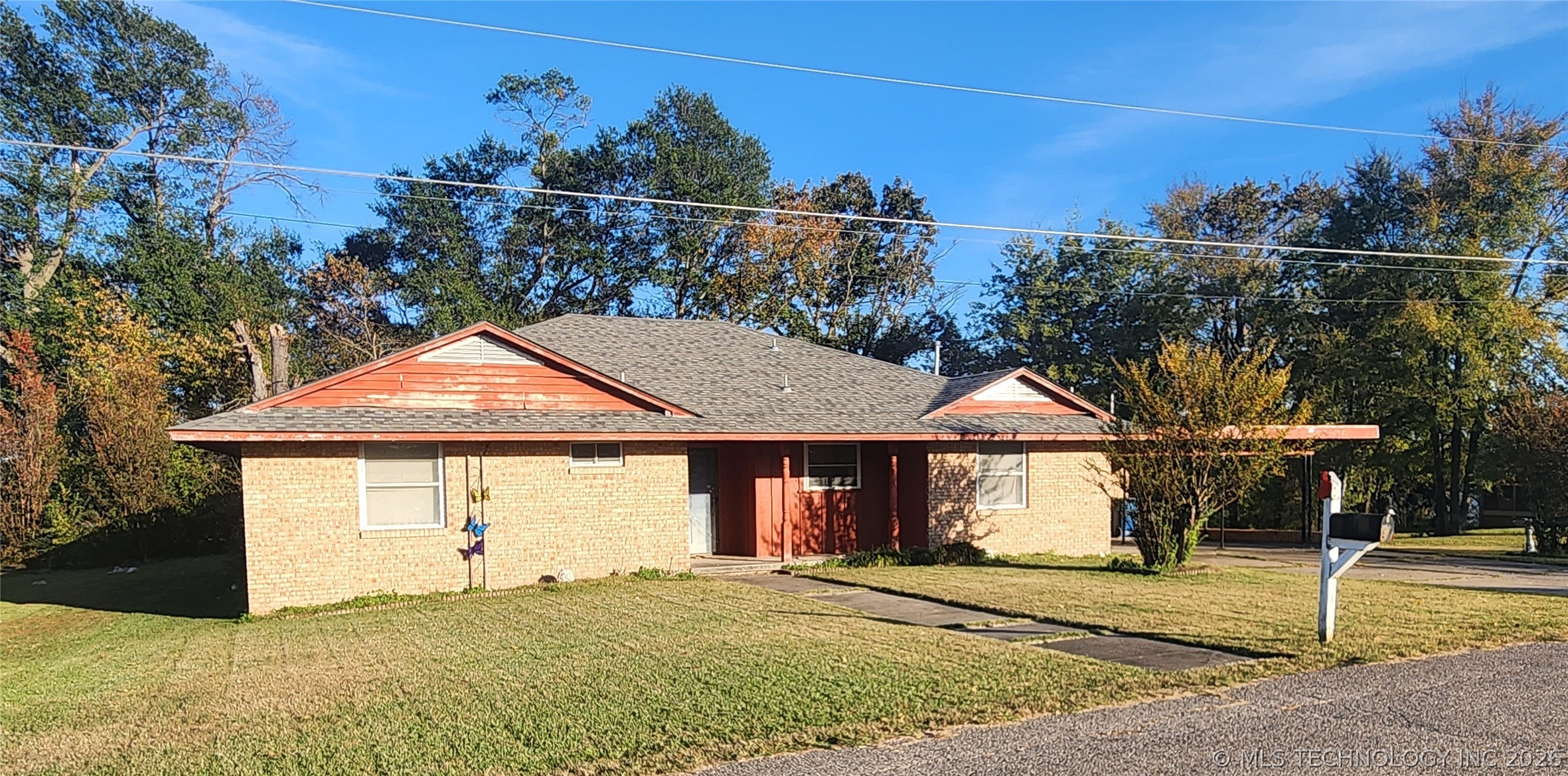 1672 S Velma Avenue Property Photo 15