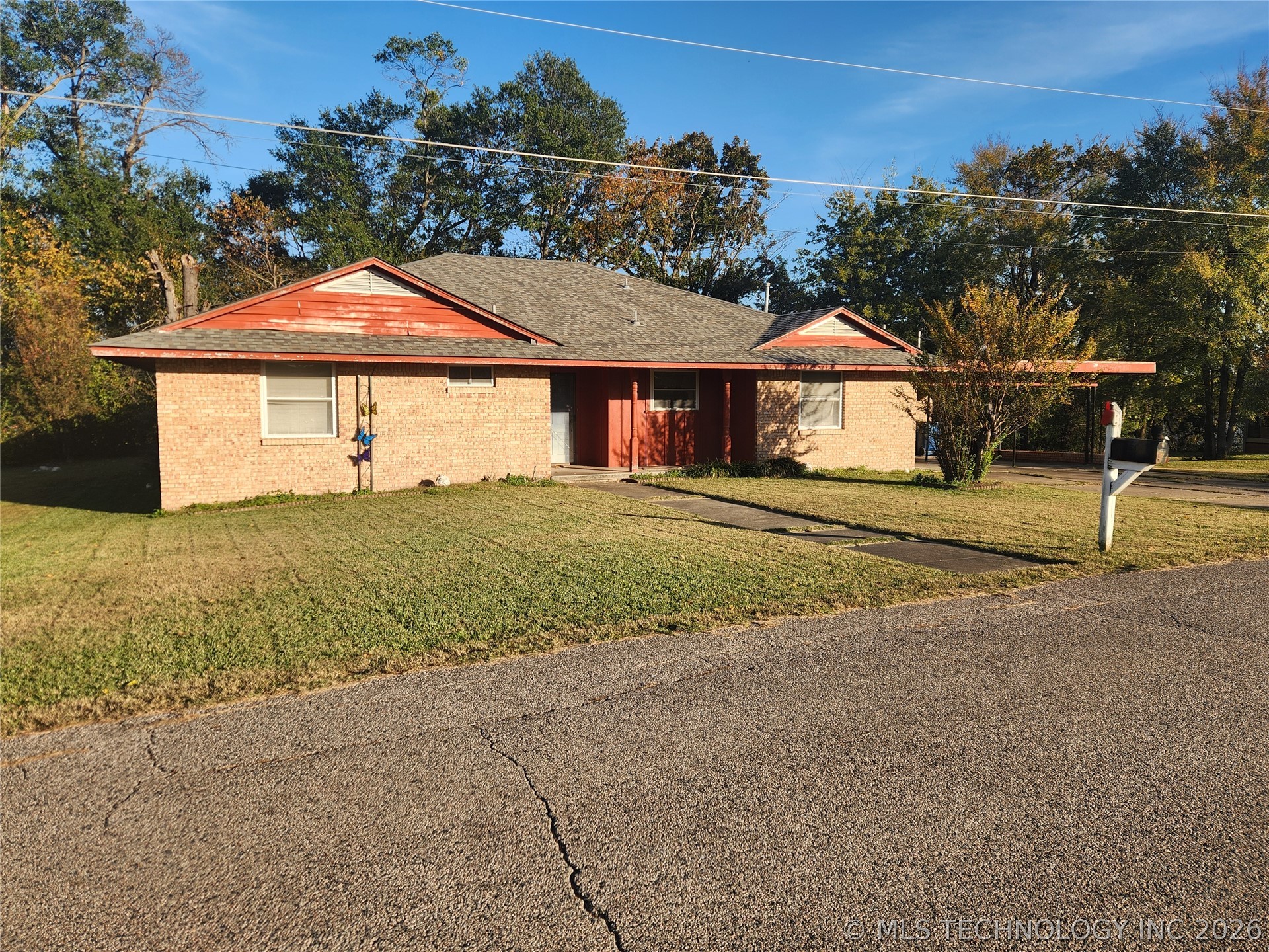1672 S Velma Avenue Property Photo 17