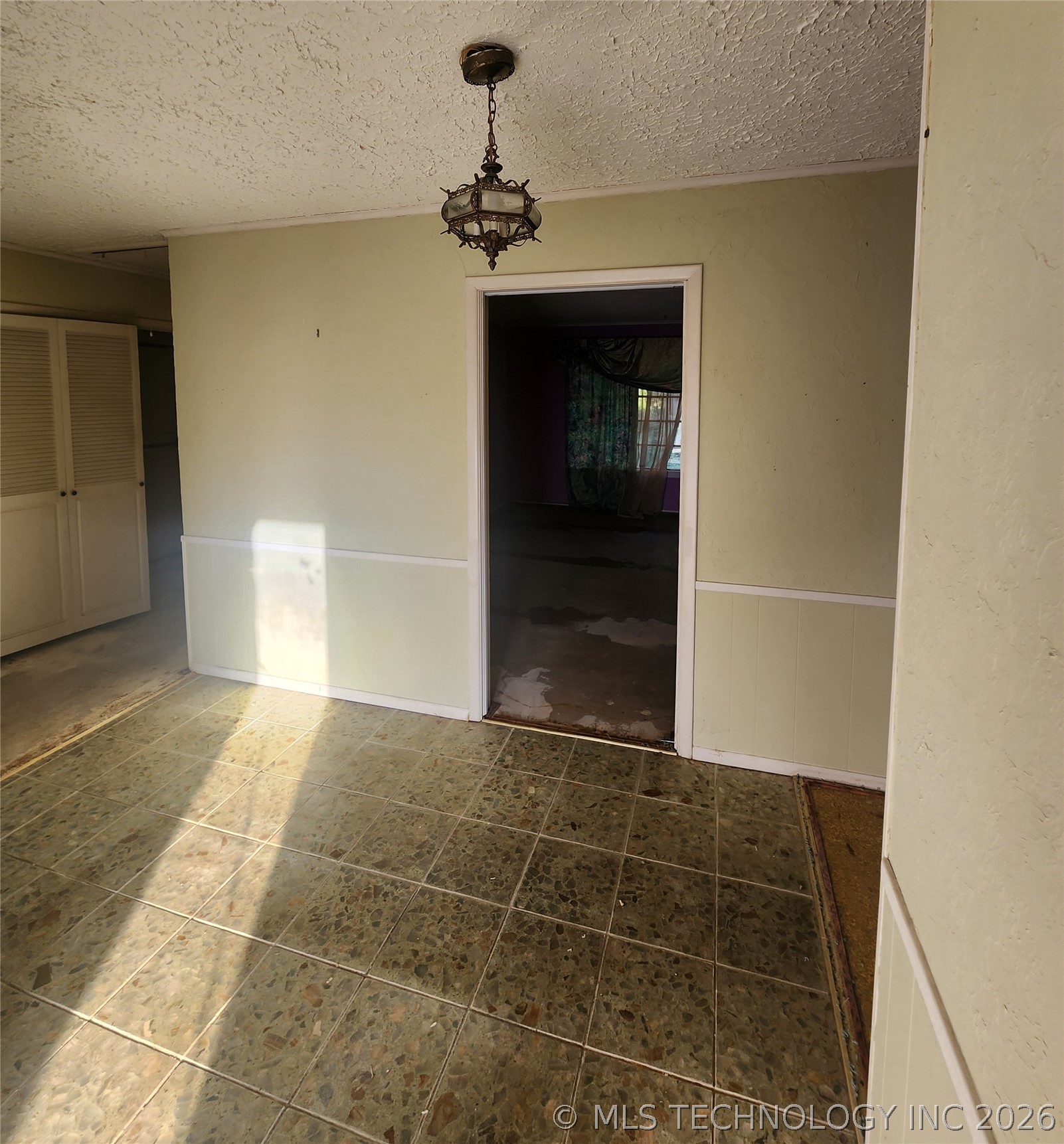 1672 S Velma Avenue Property Photo 20