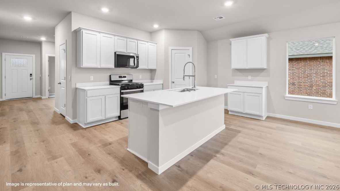 2022 E Toledo Street Property Photo 4