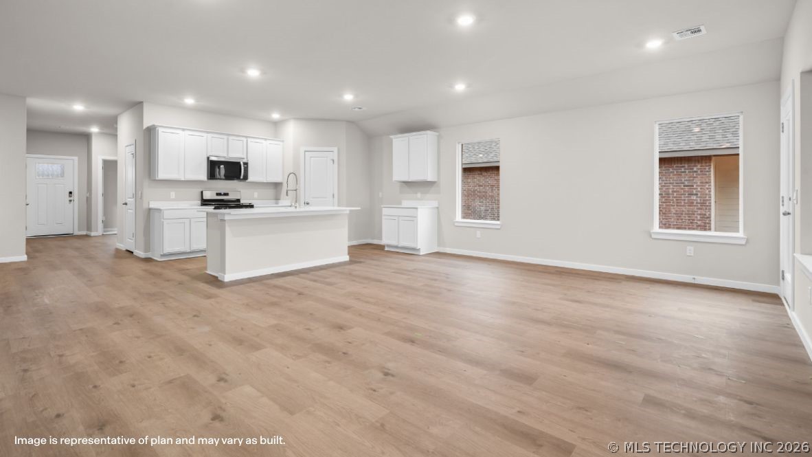 2022 E Toledo Street Property Photo 5