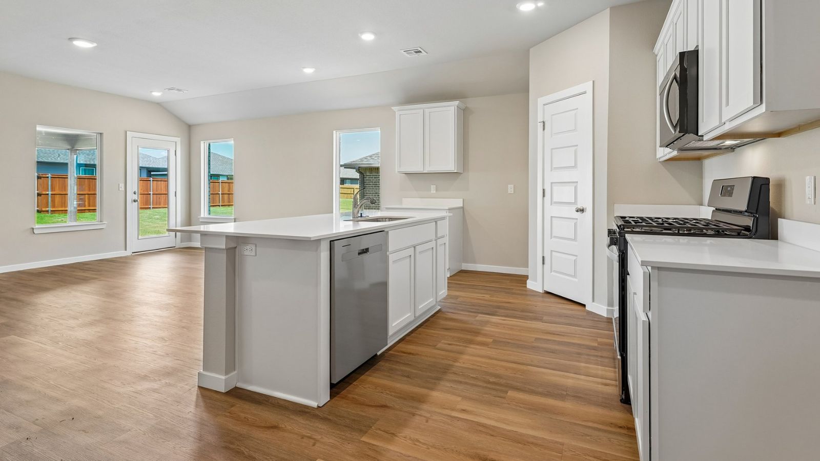 2022 E Toledo Street Property Photo 5