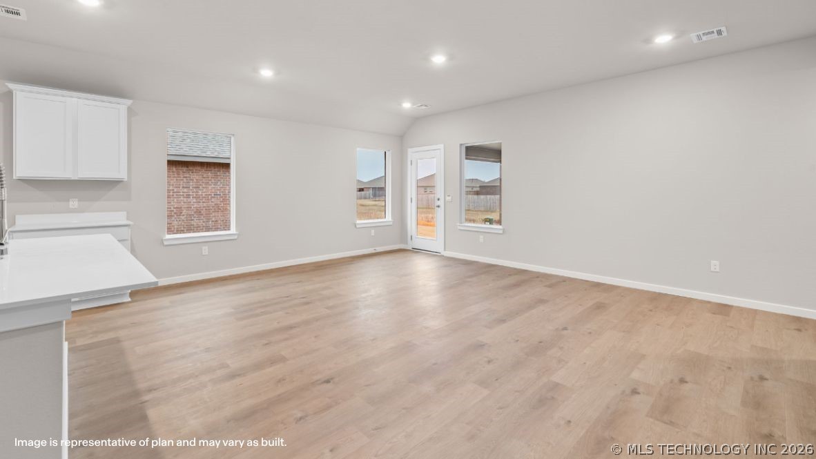 2022 E Toledo Street Property Photo 7