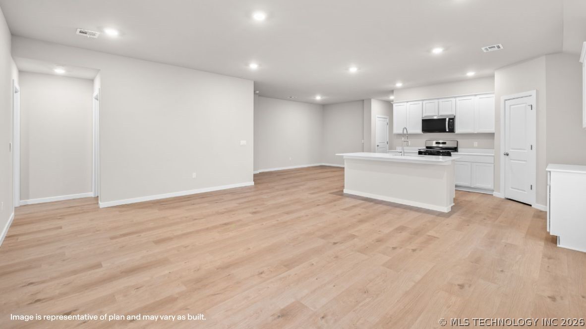 2022 E Toledo Street Property Photo 8