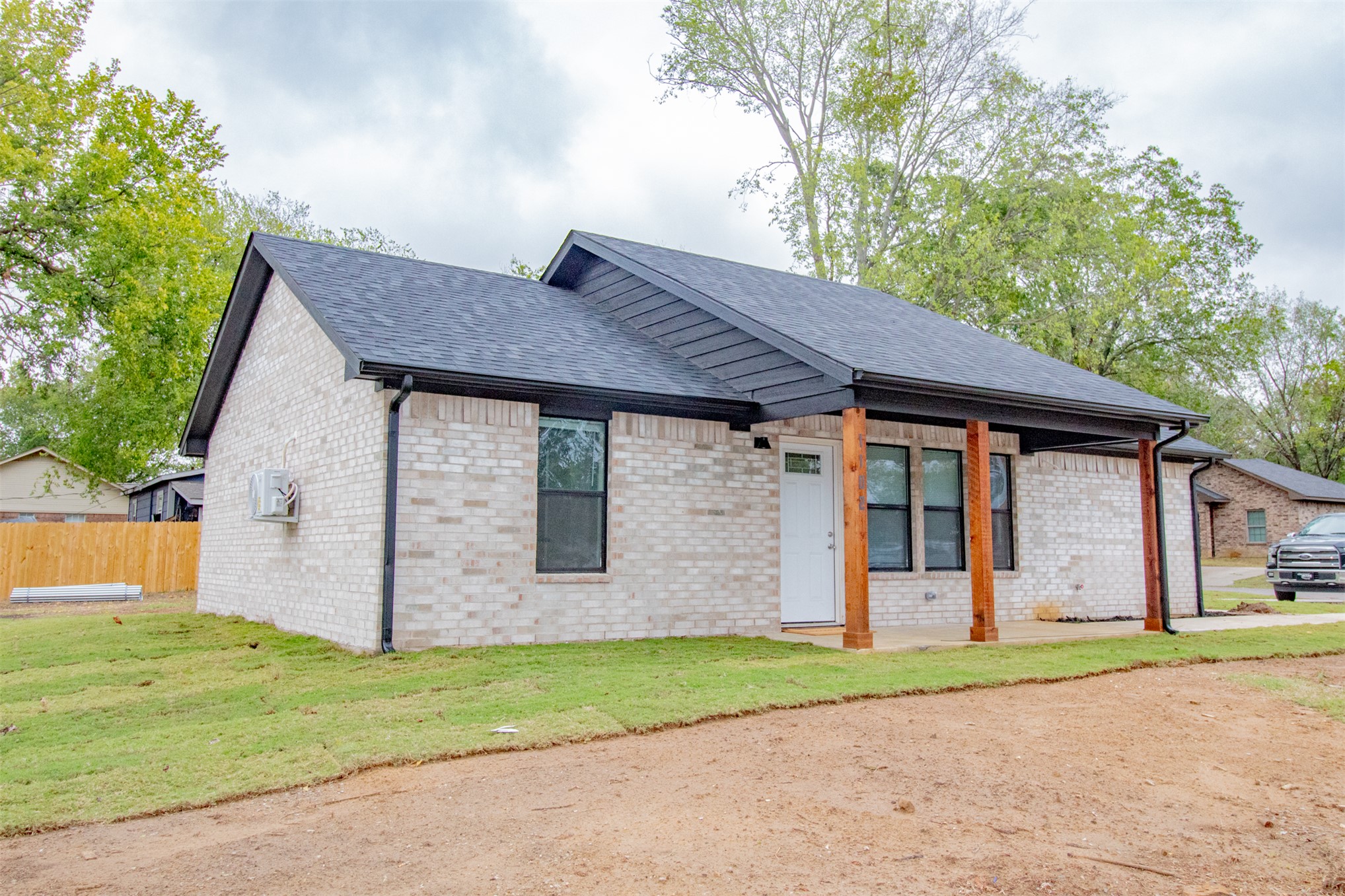 1102 W Mulberry Property Photo 3