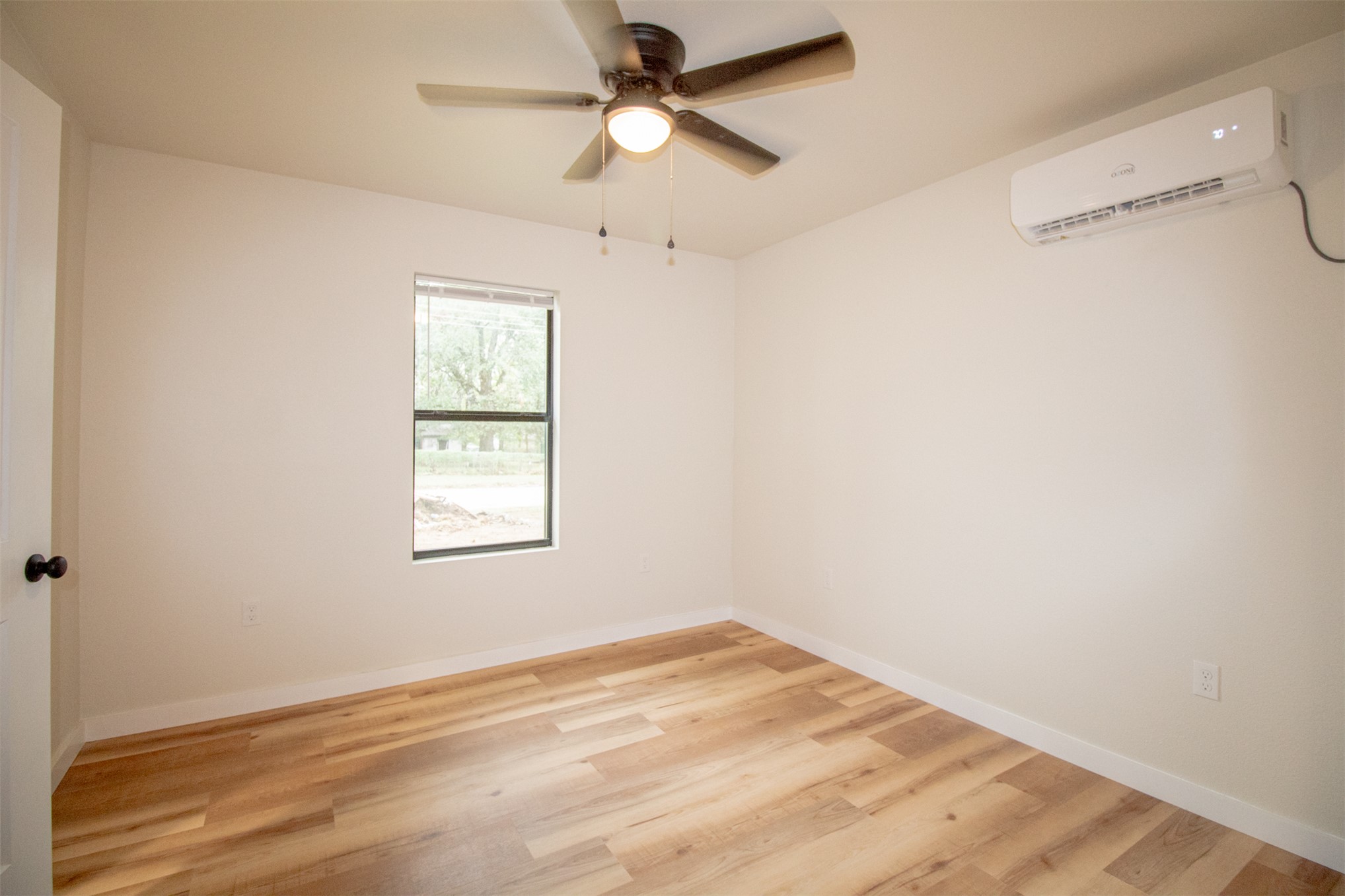 1102 W Mulberry Property Photo 5