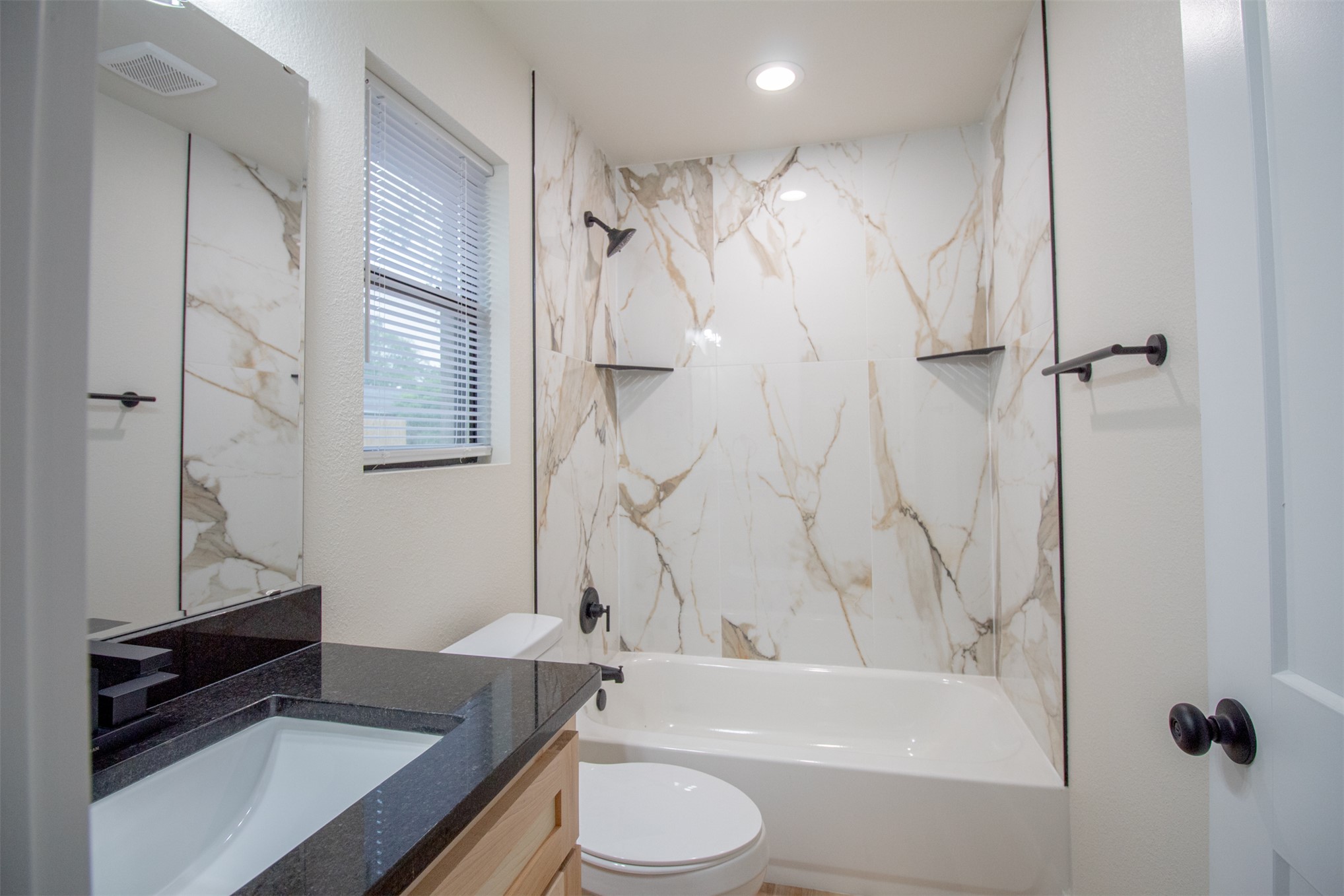1102 W Mulberry Property Photo 9