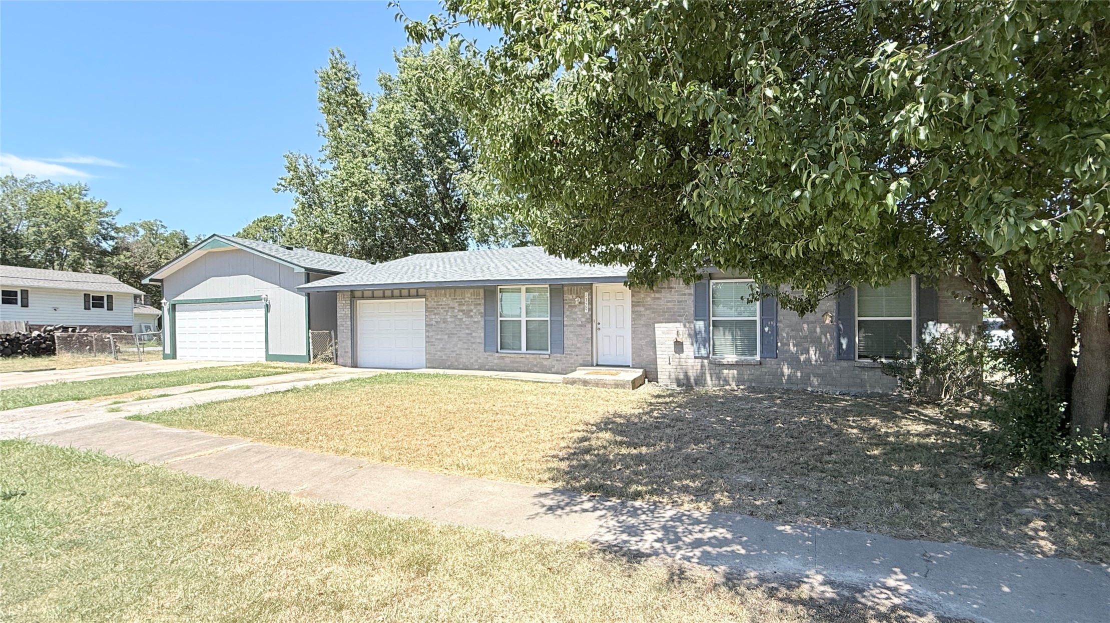 1329 Ne 3rd Place Property Photo 2