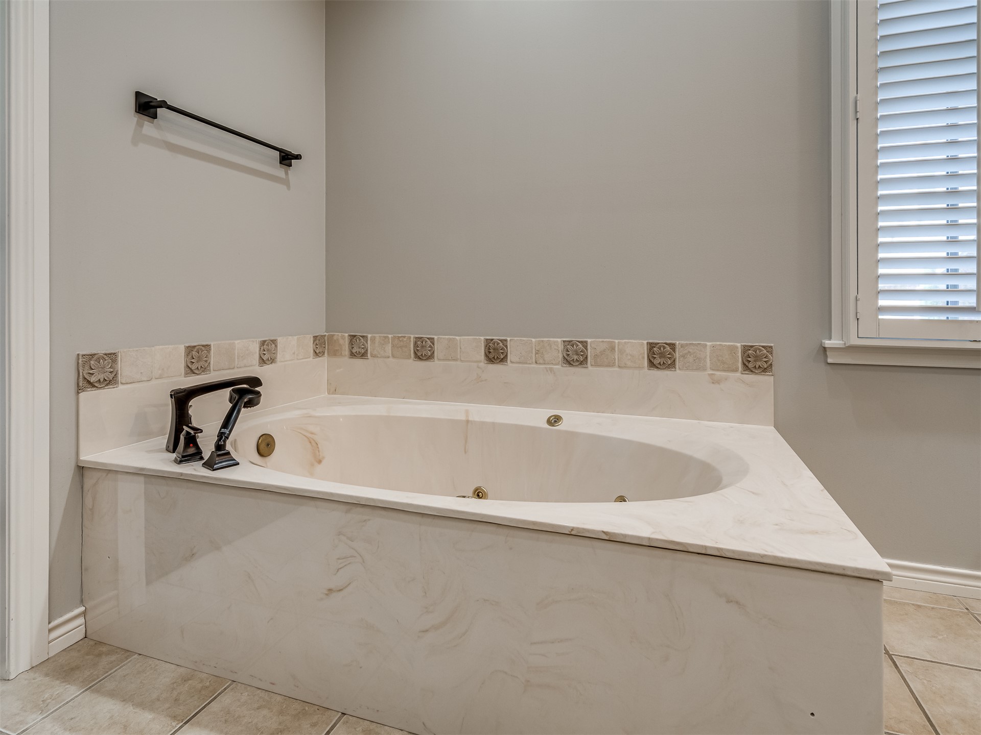 10137 S 77th East Place Property Photo 39