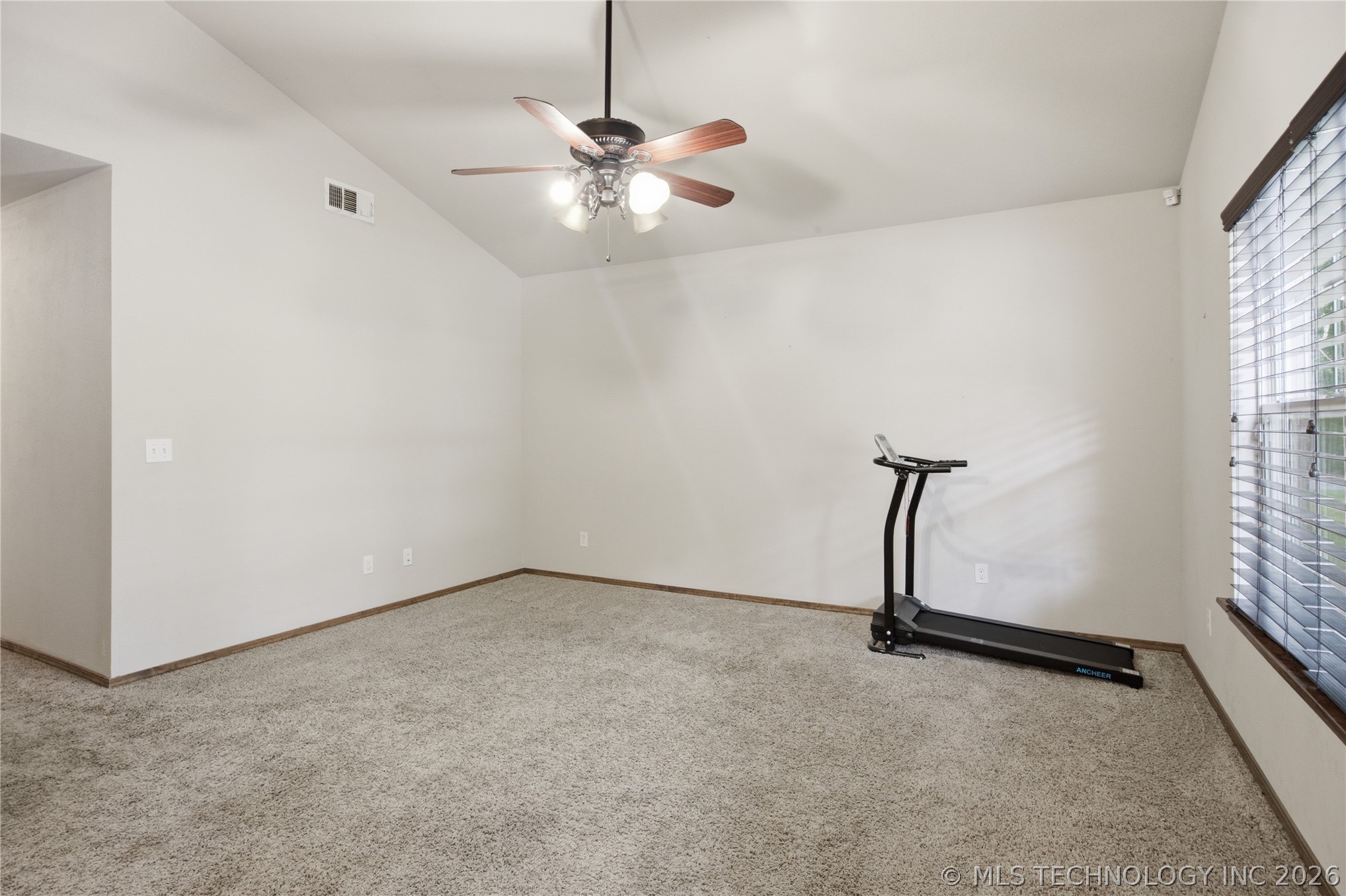 108 W Division Street Property Photo 6