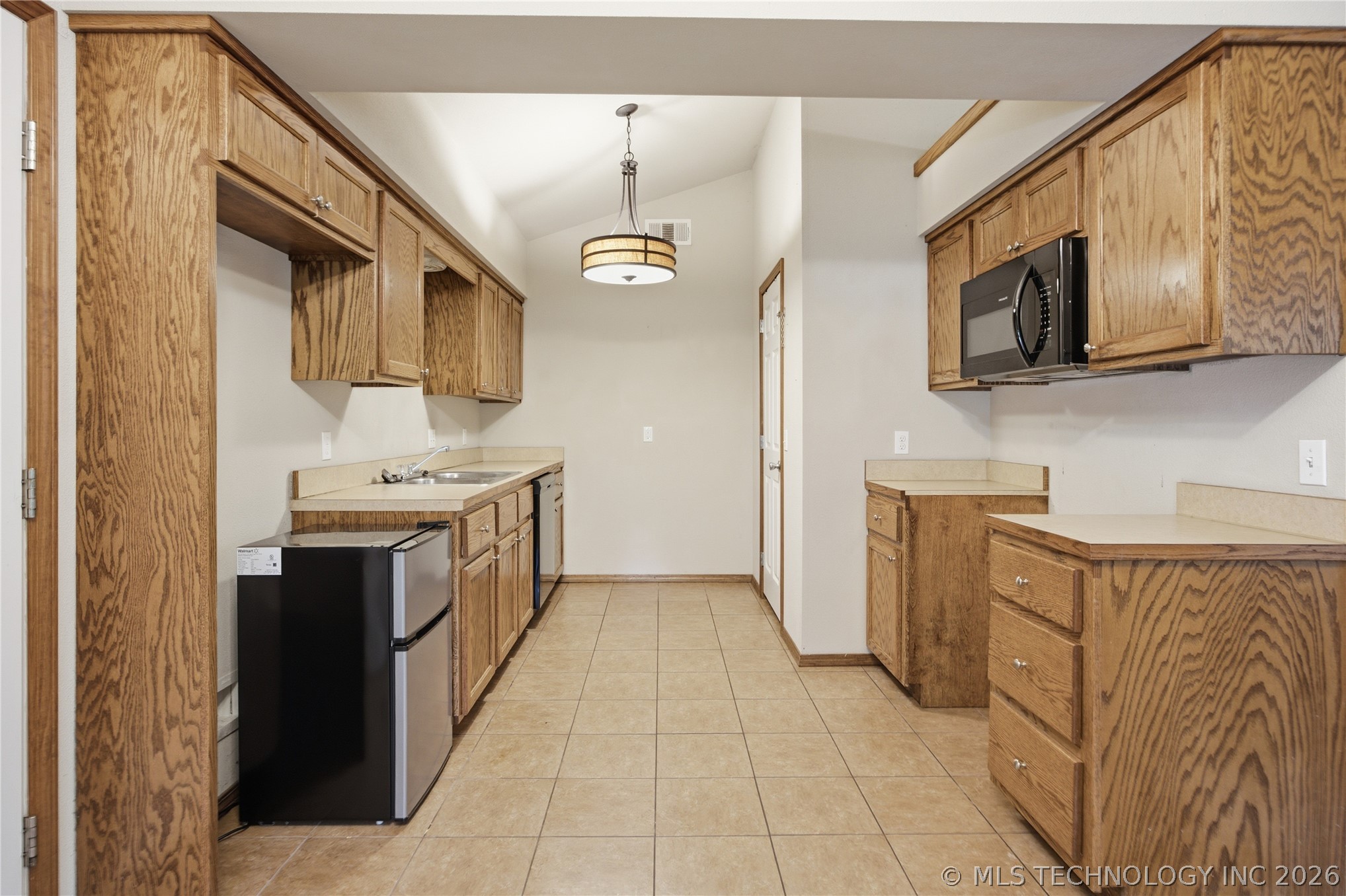 108 W Division Street Property Photo 11