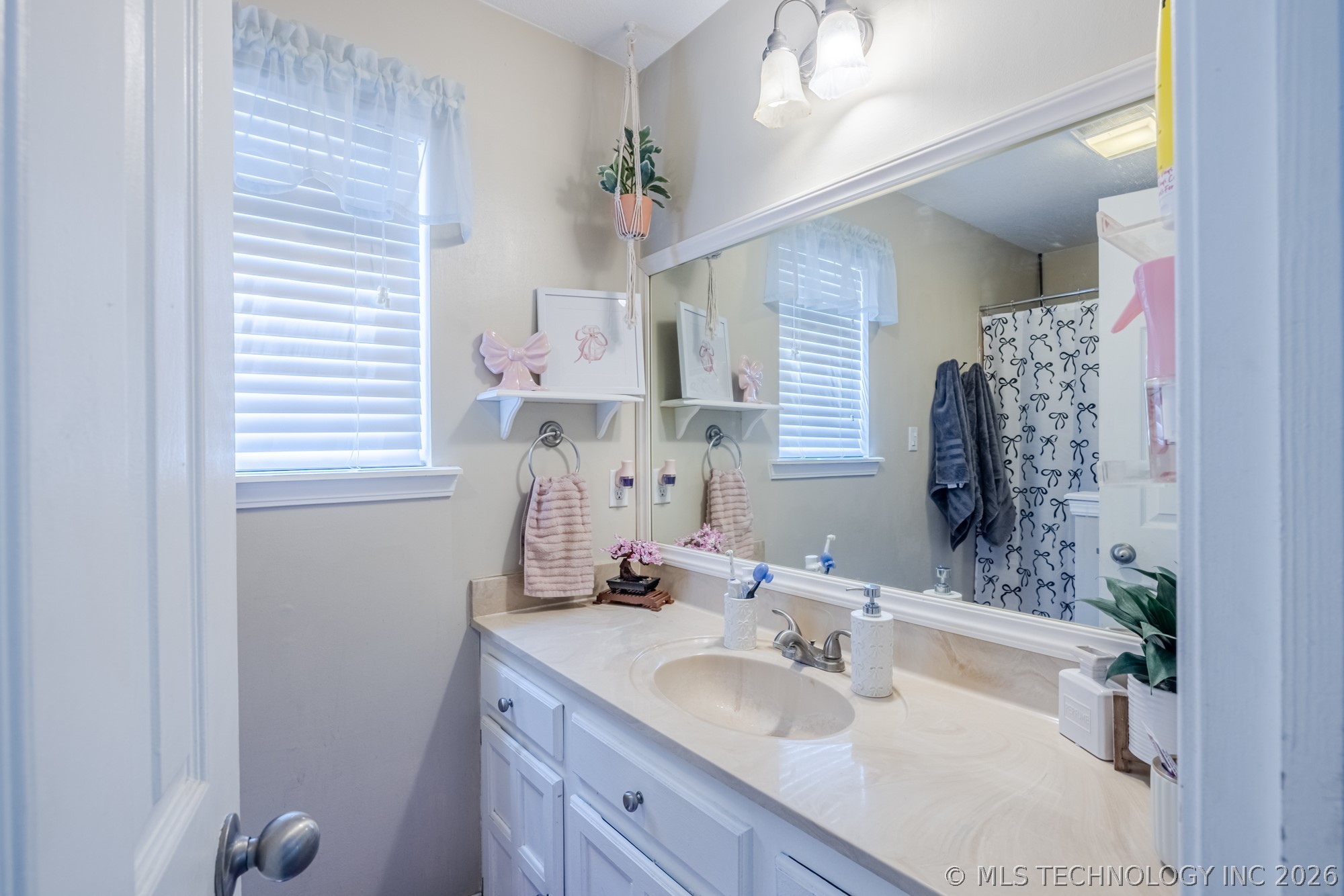 1316 W Hot Springs Place Property Photo 14