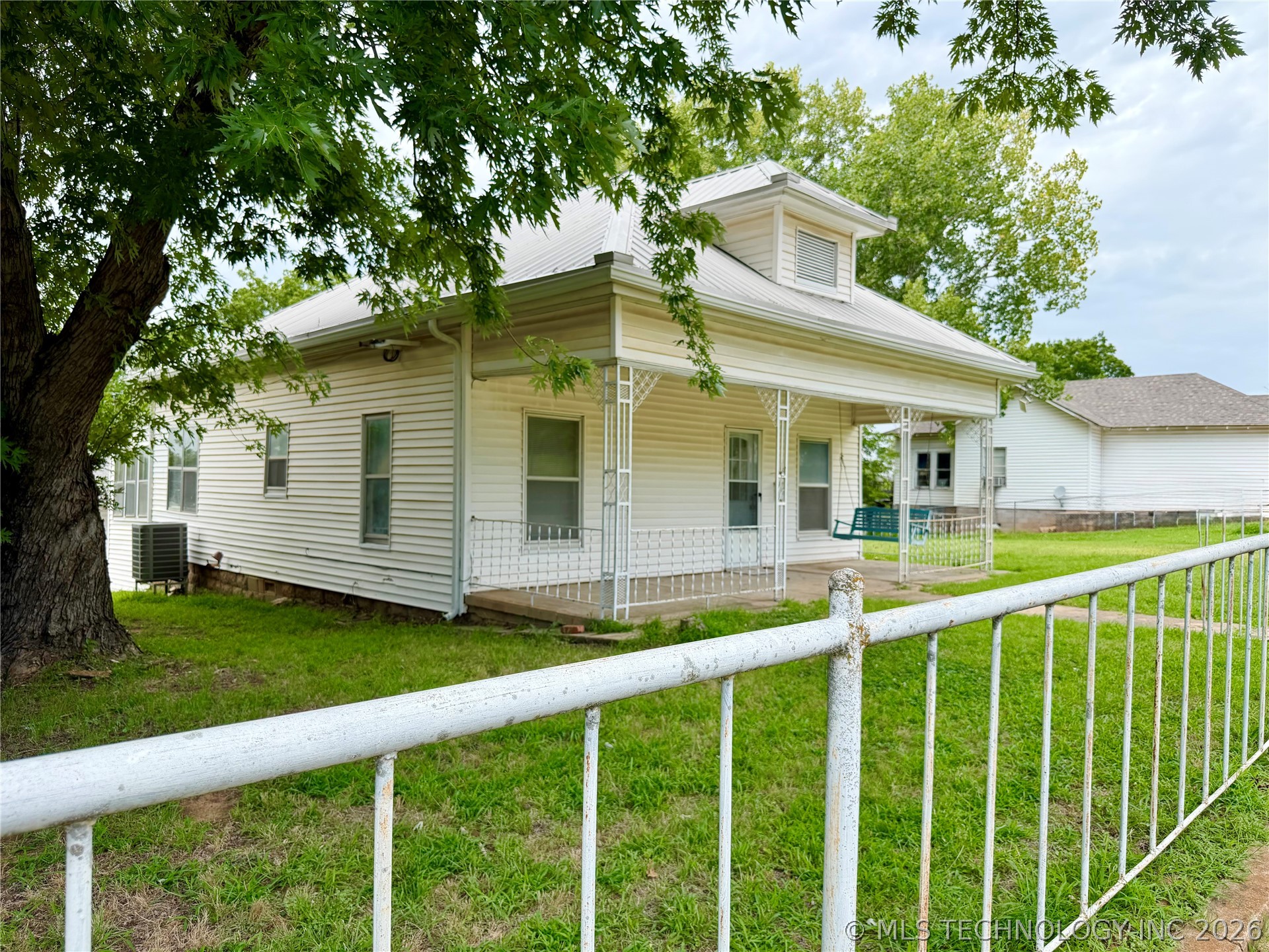 203 N E Street Property Photo 4