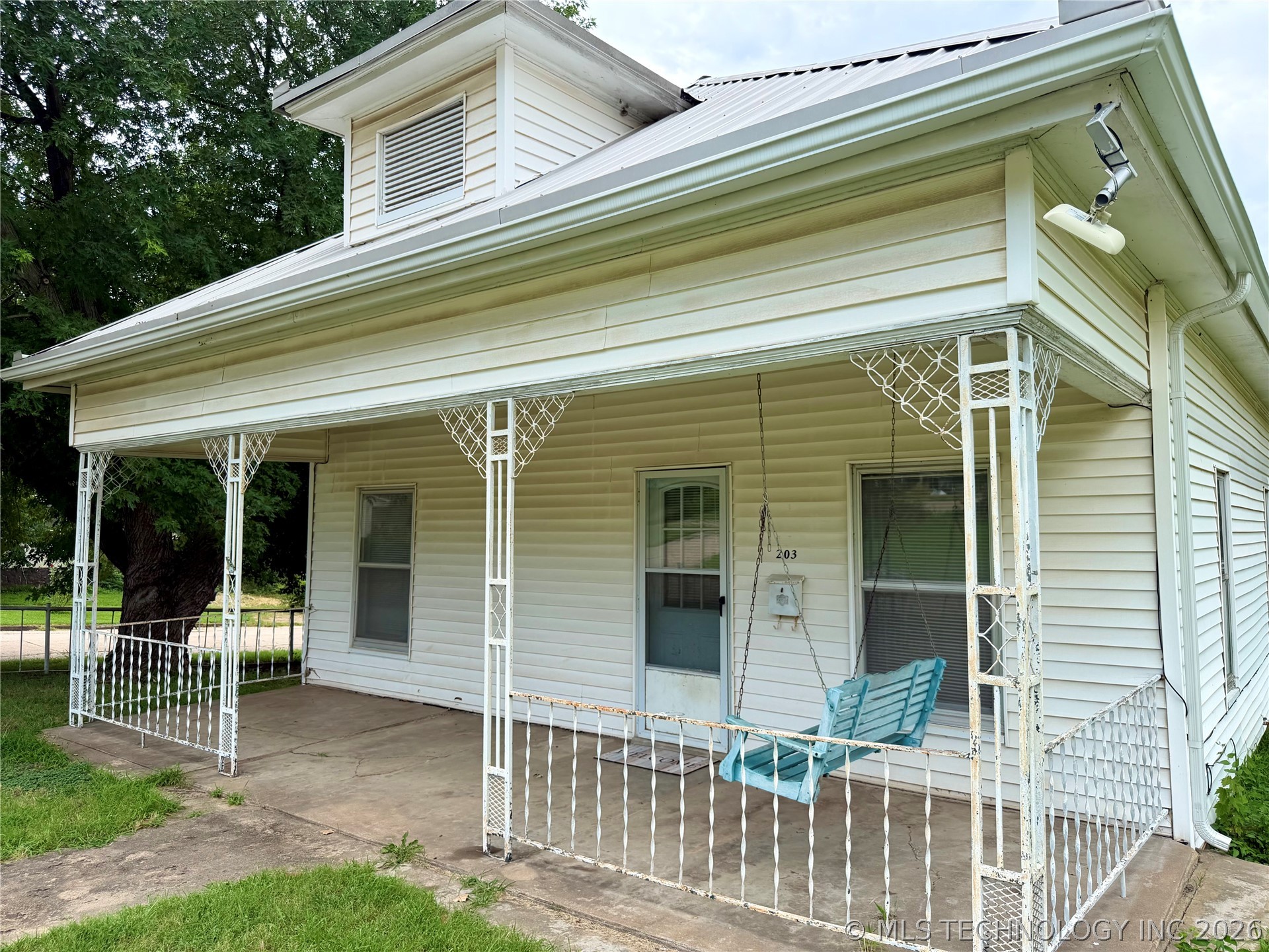 203 N E Street Property Photo 5