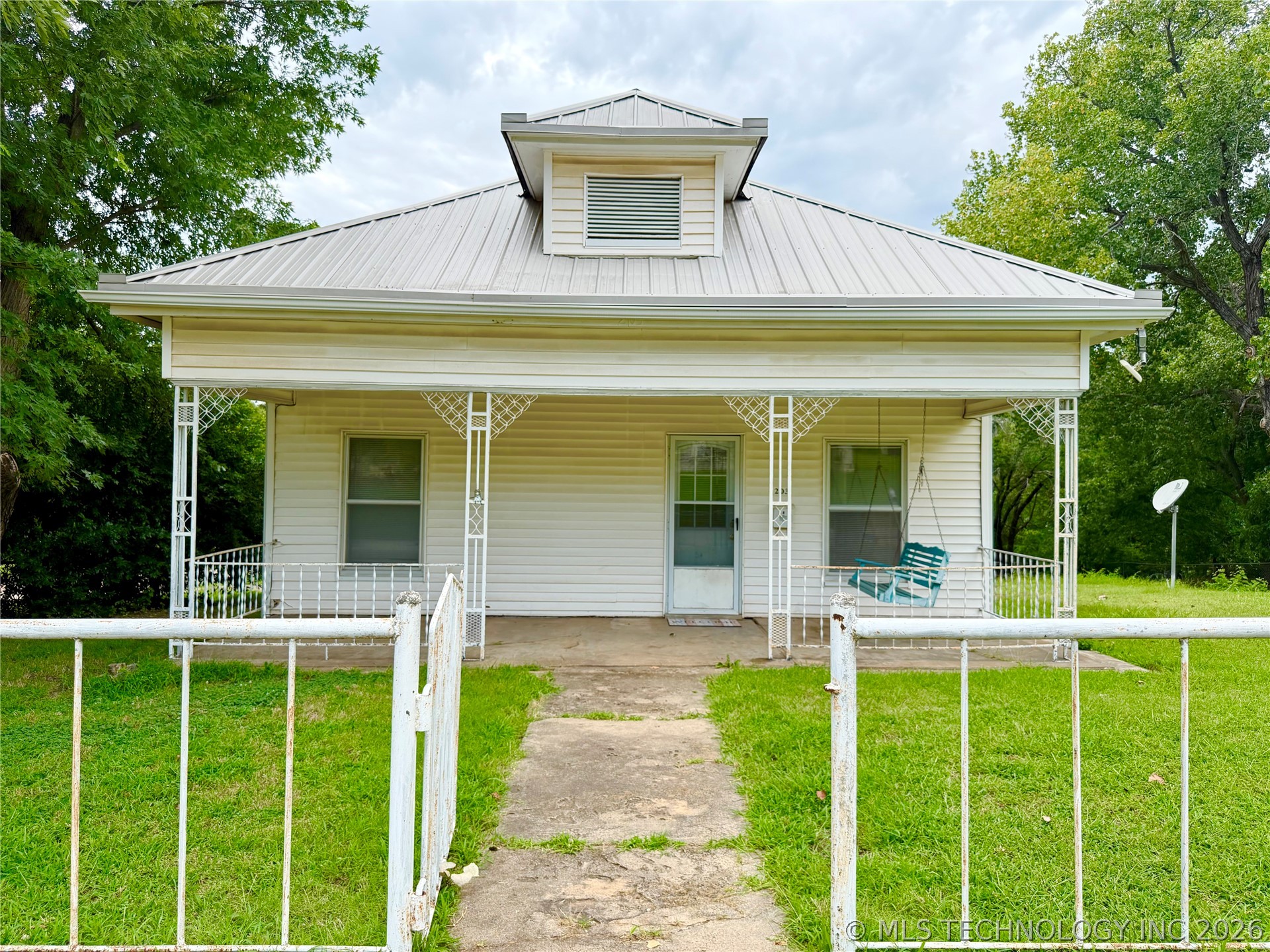 203 N E Street Property Photo 6