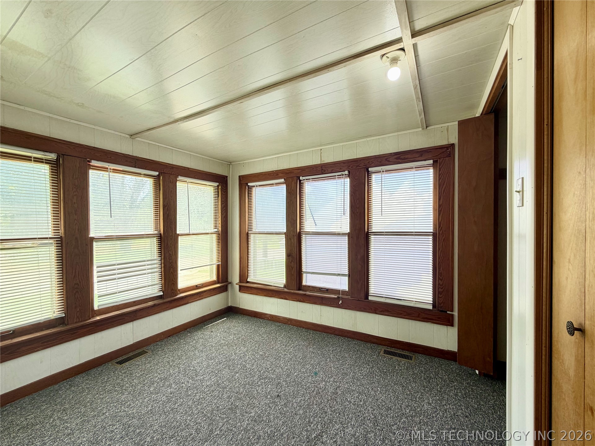 203 N E Street Property Photo 27