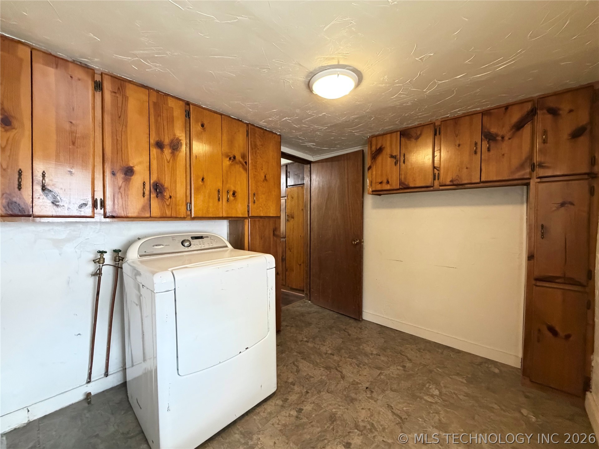 203 N E Street Property Photo 38