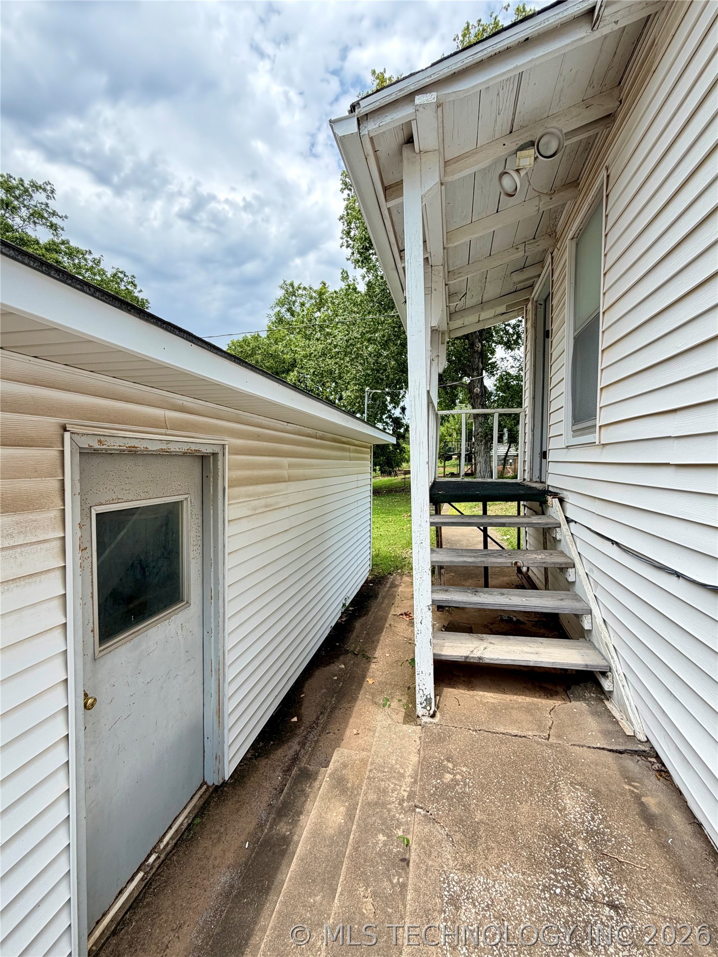 203 N E Street Property Photo 42