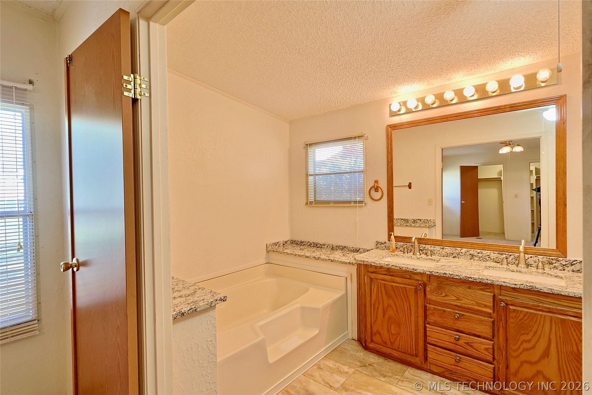 117791 S 4209 Property Photo 24