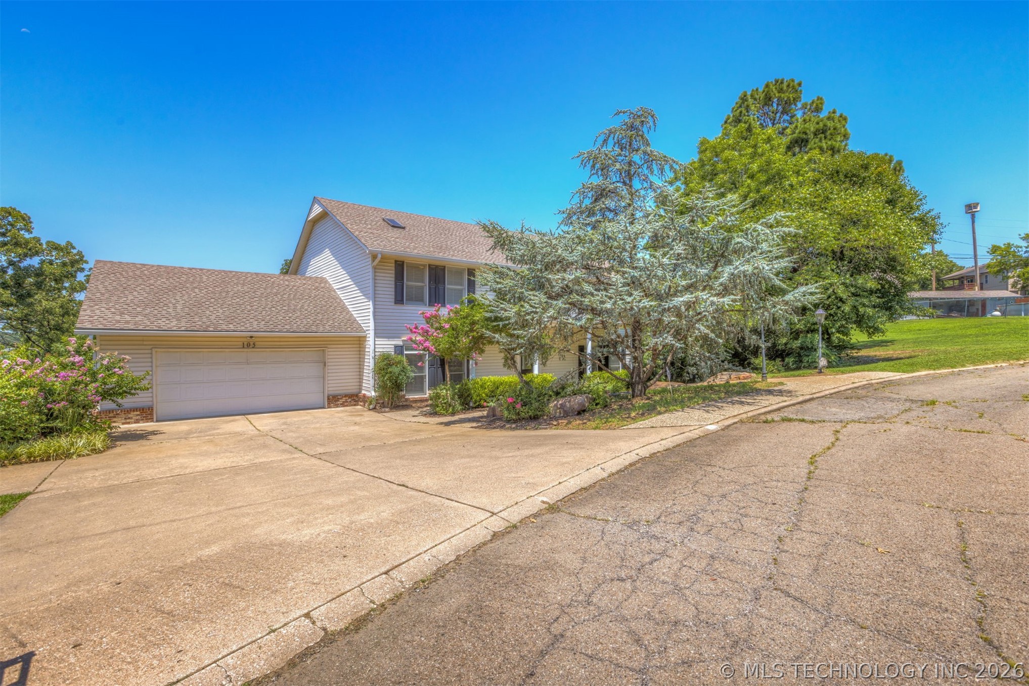 105 Canoe Cove Property Photo 3