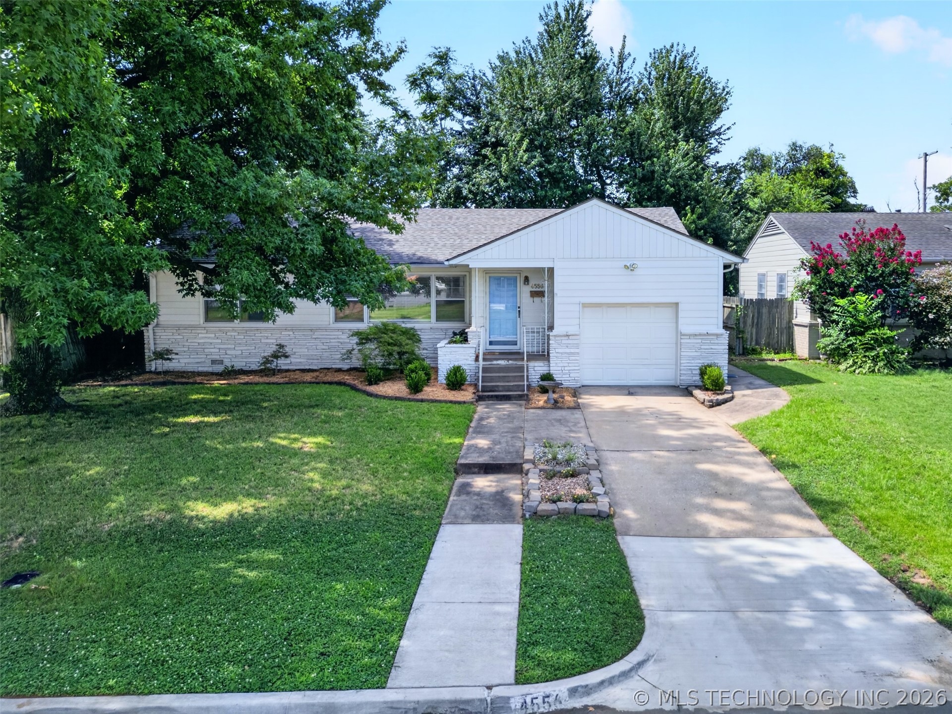 4556 E 28th Street Property Photo 2
