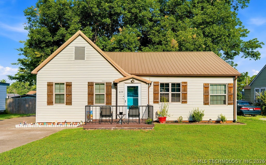 619 N Crownpoint Property Photo 1