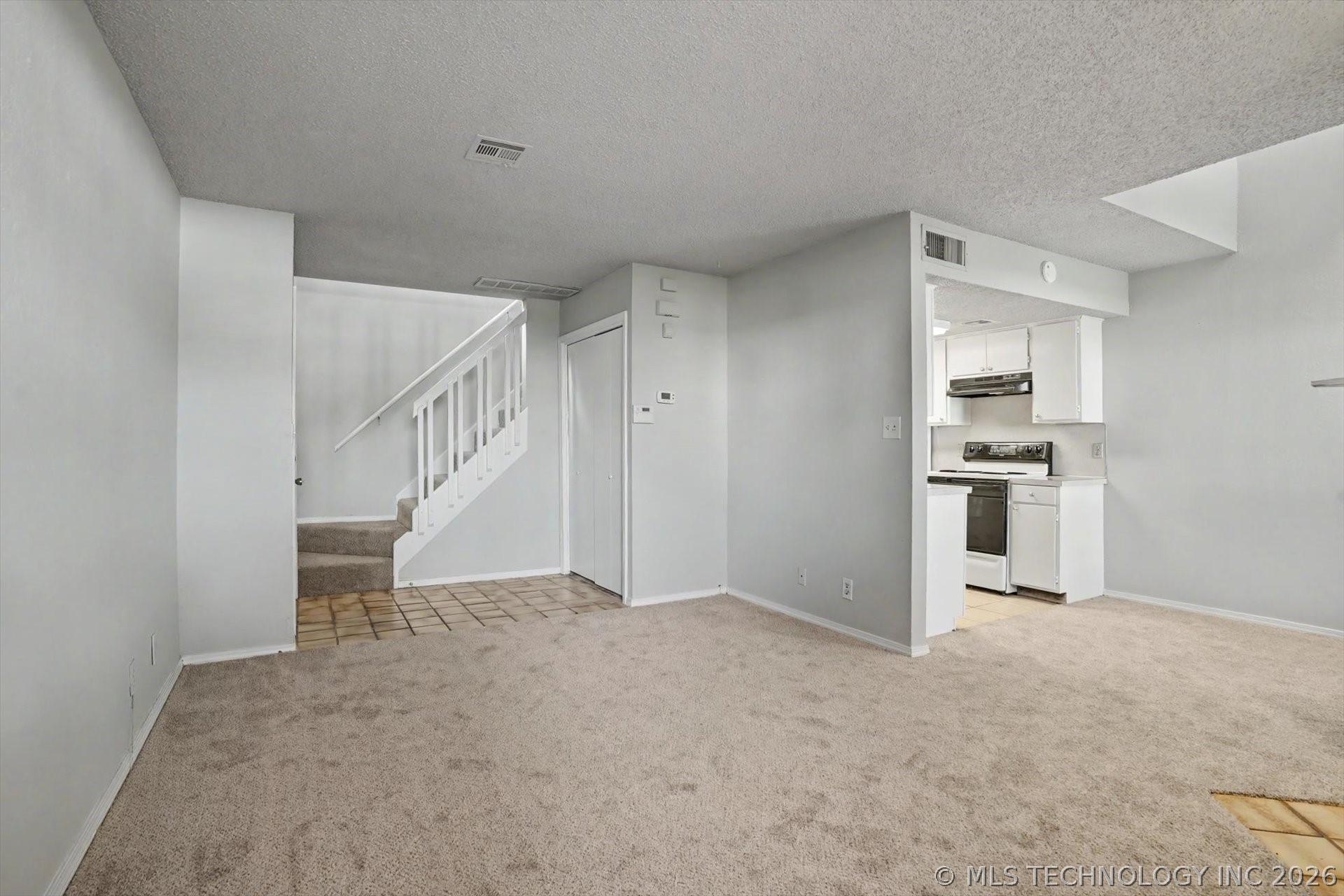 2701 S Juniper Avenue W 108 Property Photo 4