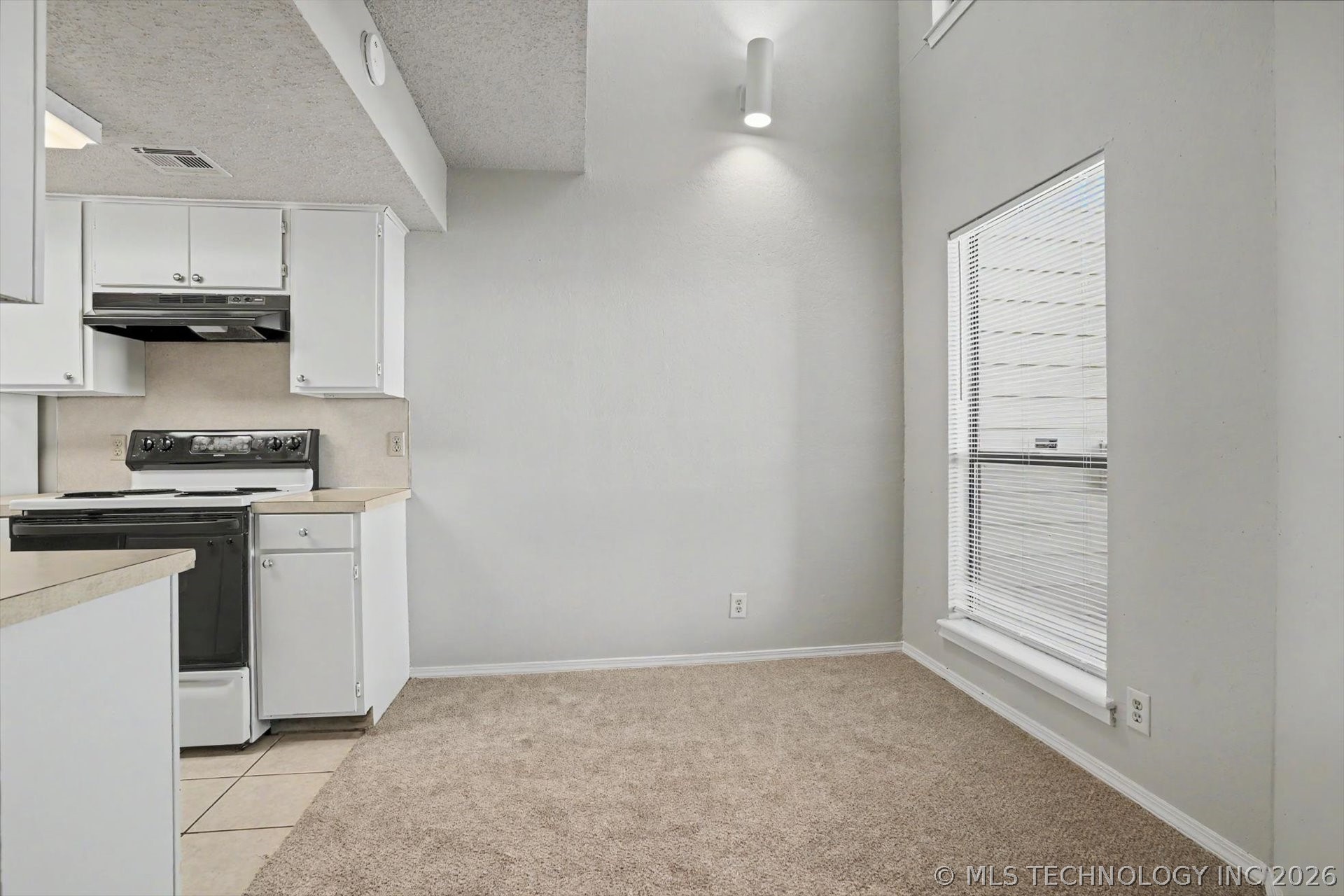 2701 S Juniper Avenue W 108 Property Photo 6