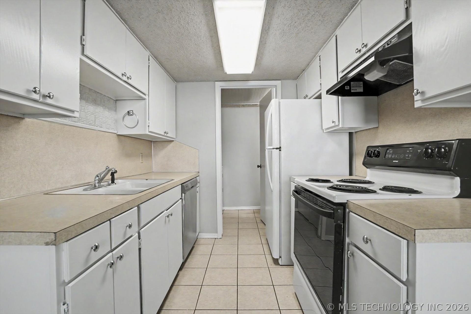 2701 S Juniper Avenue W 108 Property Photo 8